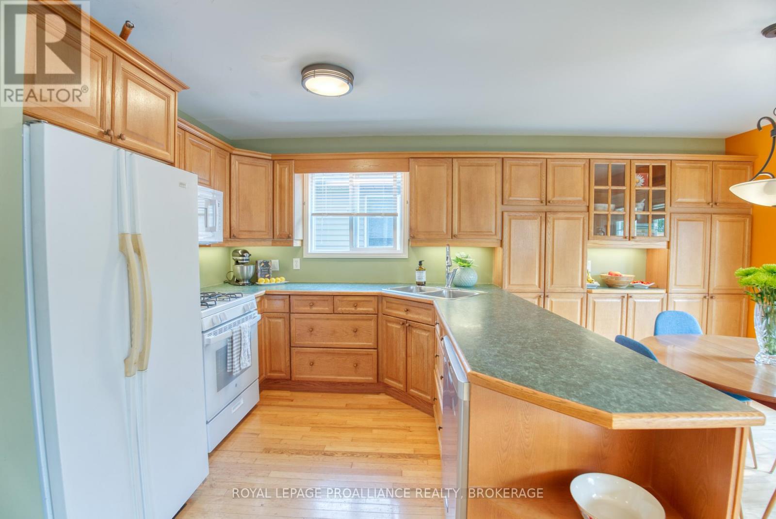 












885 RINGSTEAD STREET

,
Kingston (City SouthWest),




Ontario
K7M9A3

