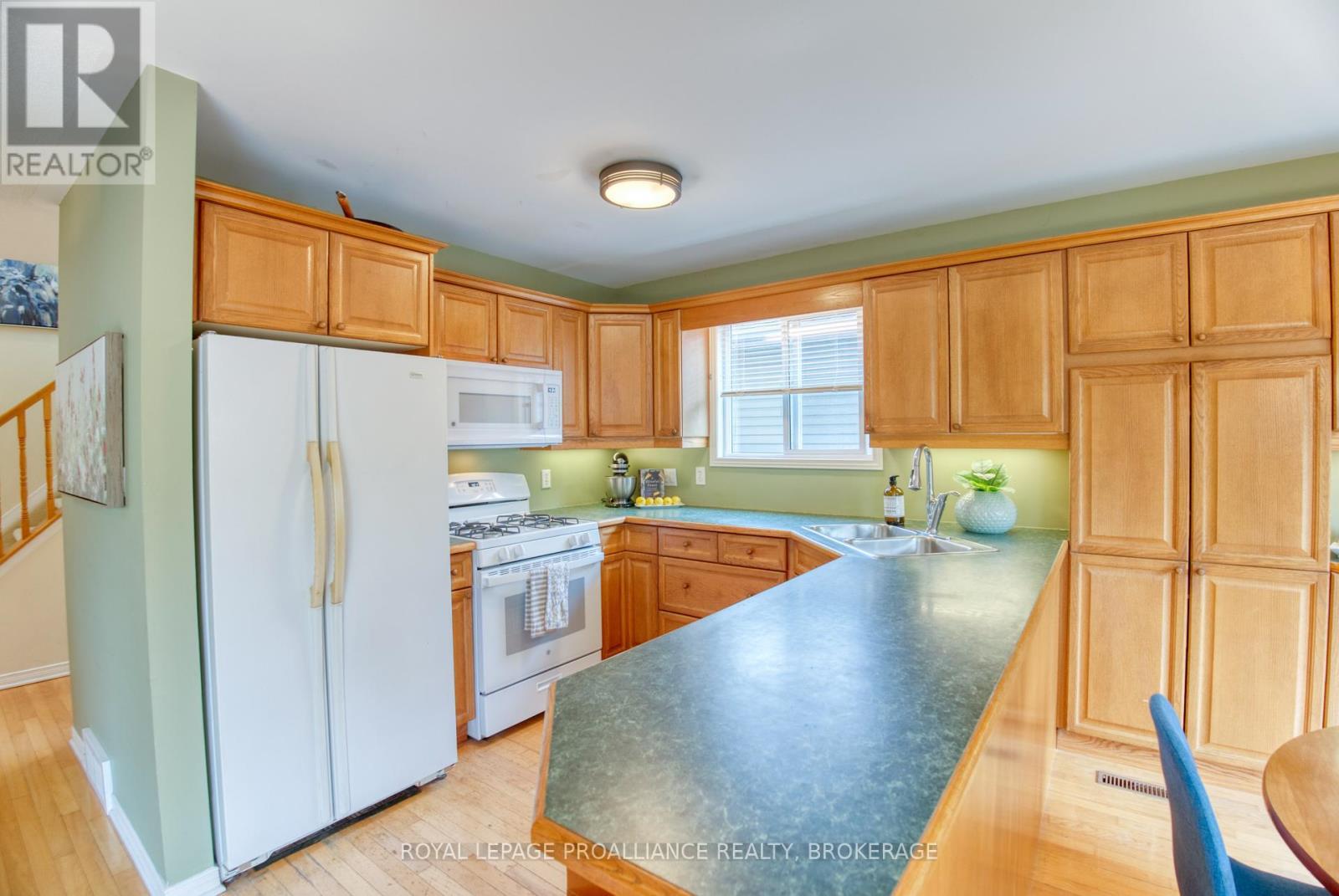 












885 RINGSTEAD STREET

,
Kingston (City SouthWest),




Ontario
K7M9A3

