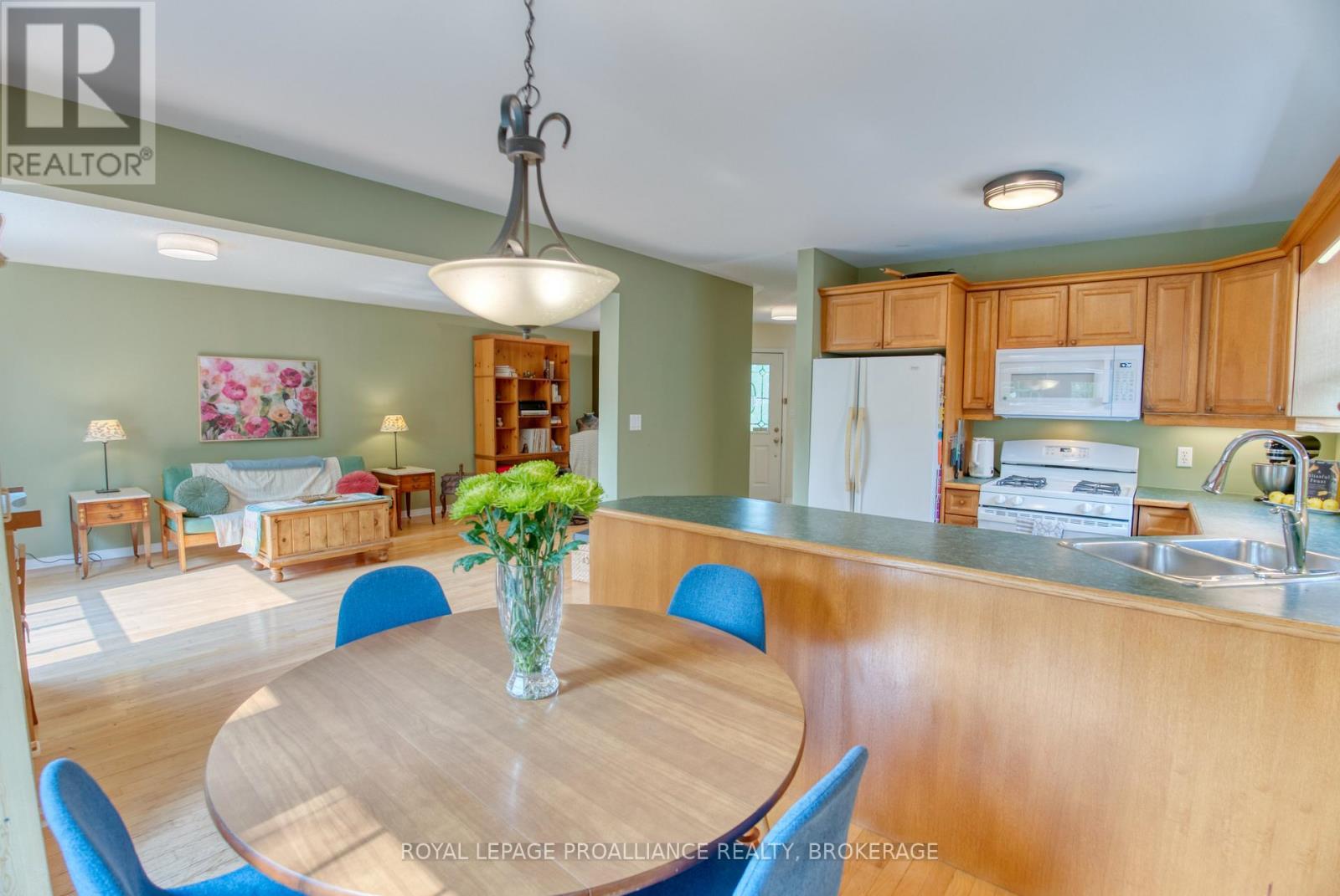 












885 RINGSTEAD STREET

,
Kingston (City SouthWest),




Ontario
K7M9A3

