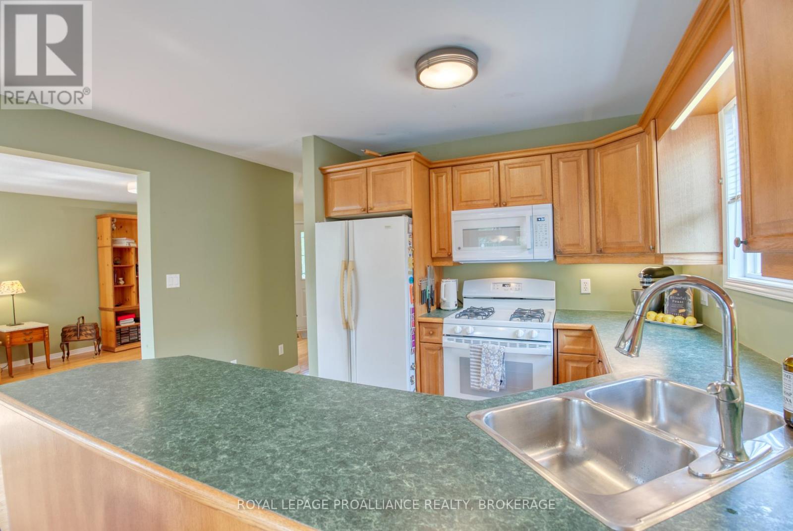 












885 RINGSTEAD STREET

,
Kingston (City SouthWest),




Ontario
K7M9A3

