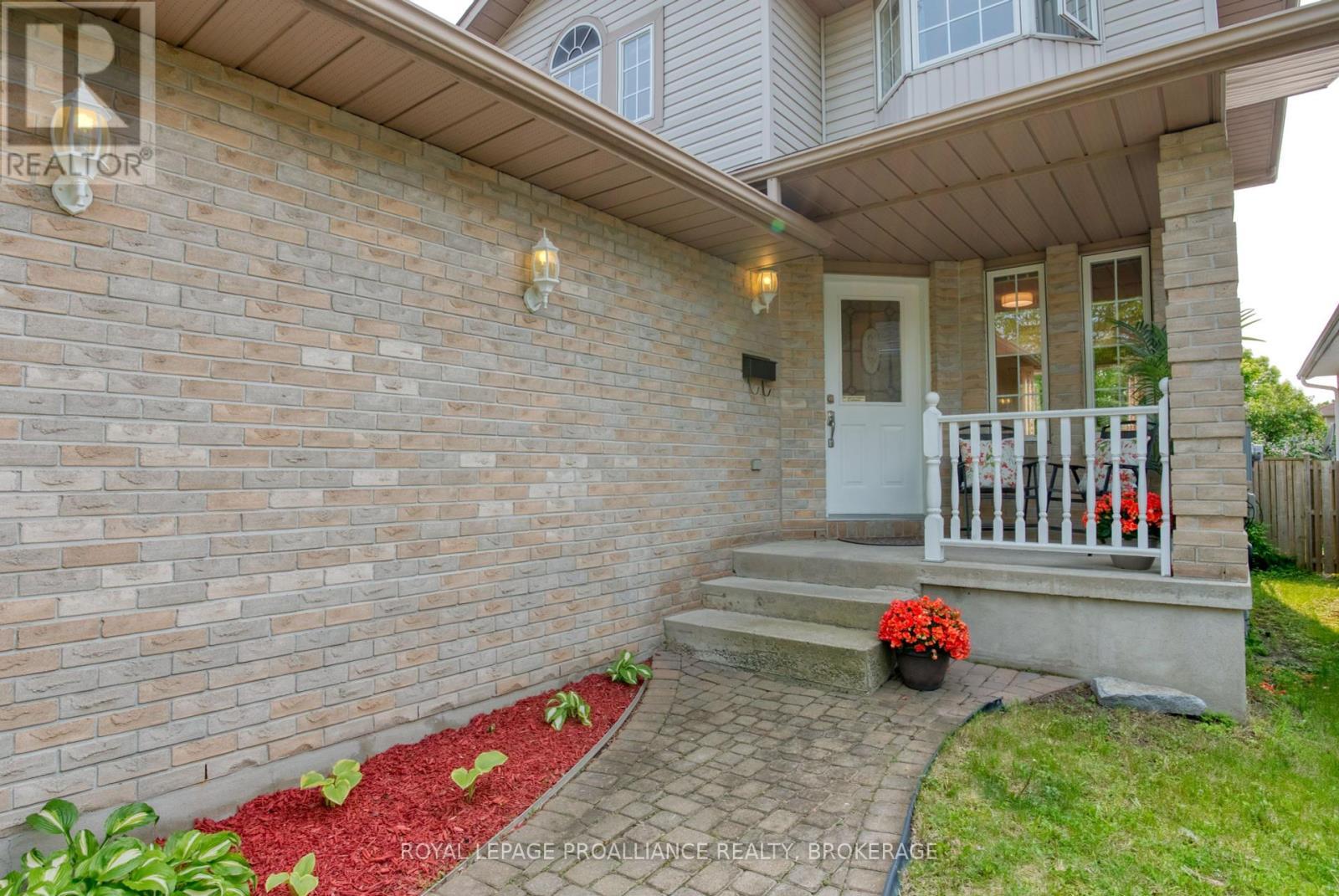 












885 RINGSTEAD STREET

,
Kingston (City SouthWest),




Ontario
K7M9A3

