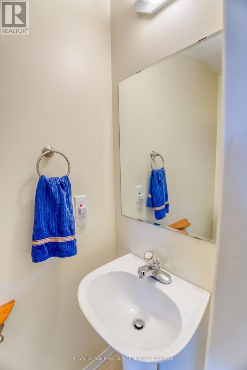 












885 RINGSTEAD STREET

,
Kingston (City SouthWest),




Ontario
K7M9A3

