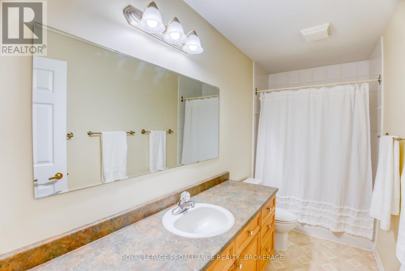 












885 RINGSTEAD STREET

,
Kingston (City SouthWest),




Ontario
K7M9A3

