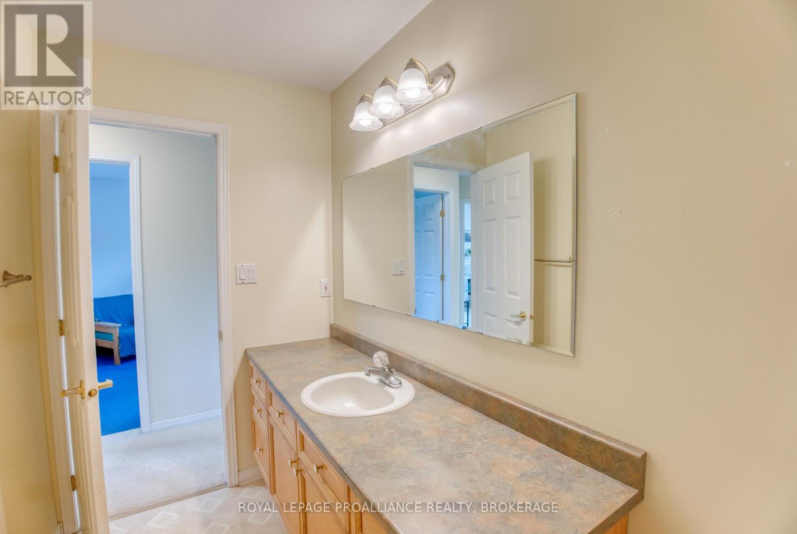












885 RINGSTEAD STREET

,
Kingston (City SouthWest),




Ontario
K7M9A3

