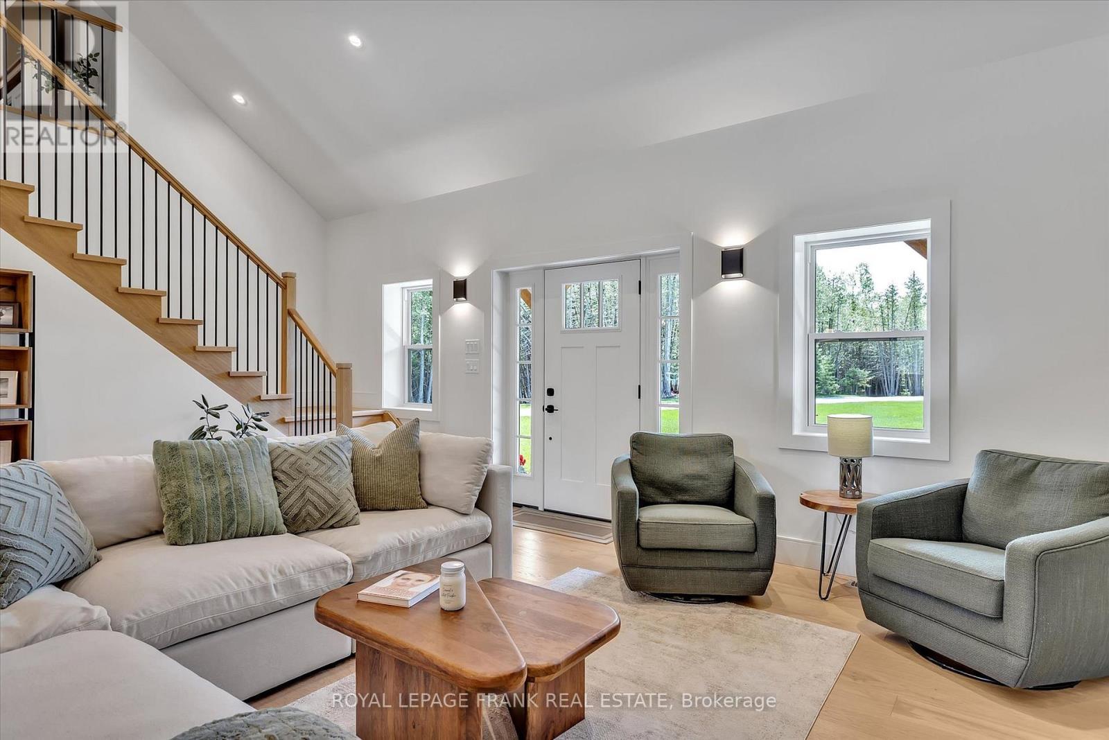 












652 COUNTY ROAD 49

,
Trent Lakes,




Ontario
K0M1A0

