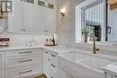 APRON SINK WITH UNDERMOUNT LIGHTING