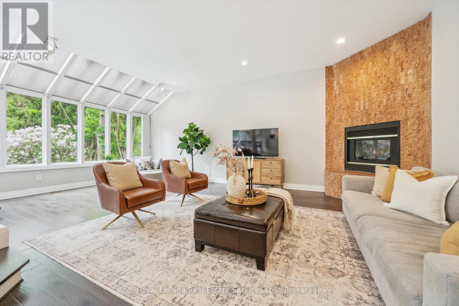 












480 CHARTWELL ROAD

,
Oakville (OO Old Oakville),




Ontario
L6J4A5

