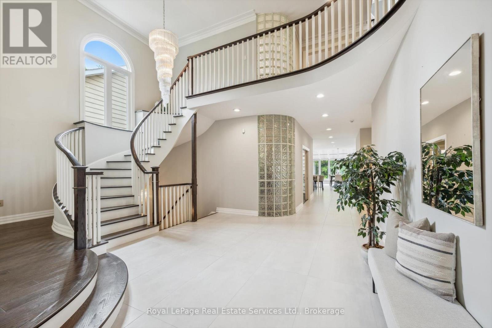 












480 CHARTWELL ROAD

,
Oakville (OO Old Oakville),




Ontario
L6J4A5

