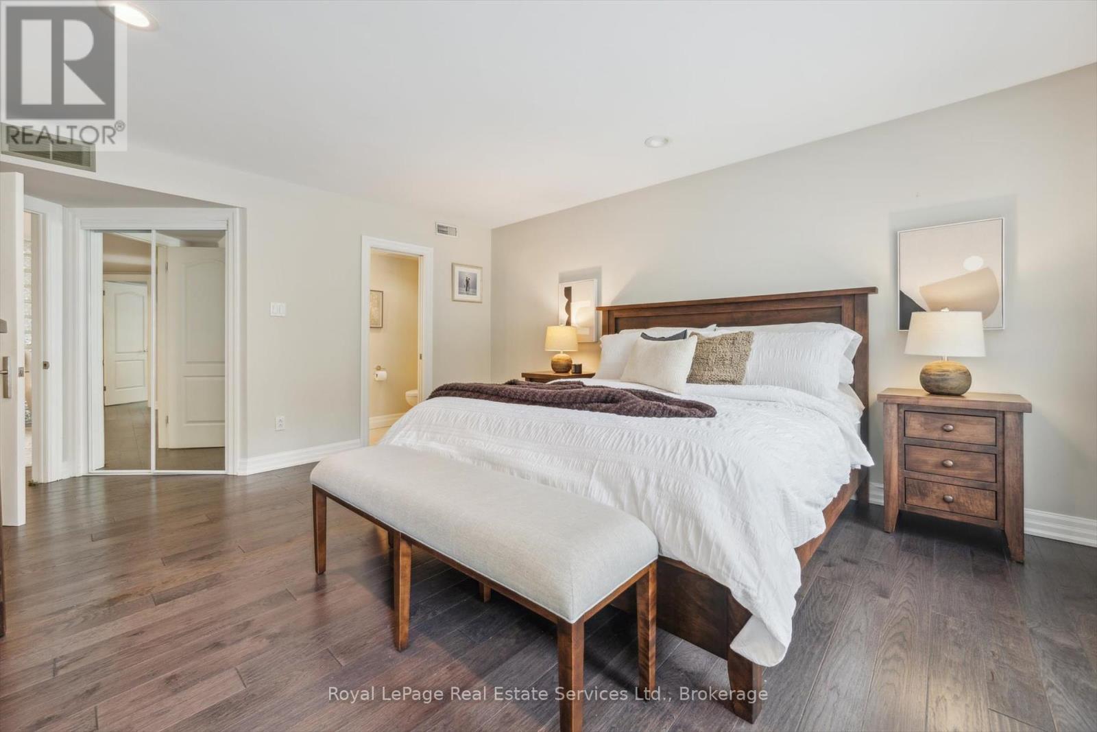 












480 CHARTWELL ROAD

,
Oakville (OO Old Oakville),




Ontario
L6J4A5

