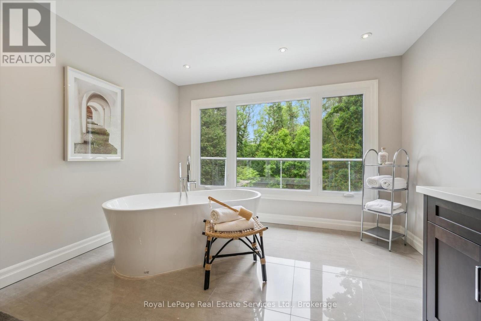 












480 CHARTWELL ROAD

,
Oakville (OO Old Oakville),




Ontario
L6J4A5

