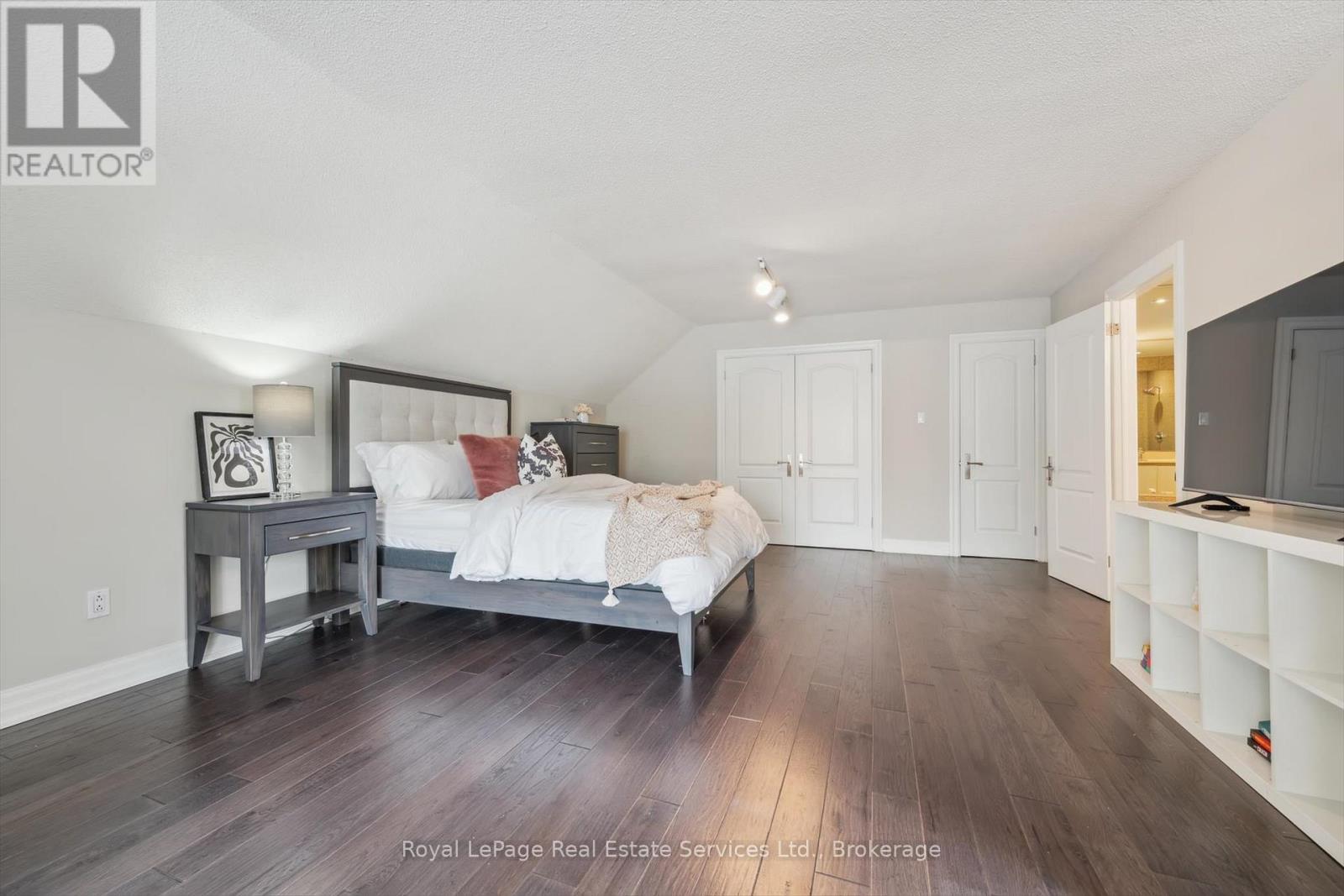 












480 CHARTWELL ROAD

,
Oakville (OO Old Oakville),




Ontario
L6J4A5


