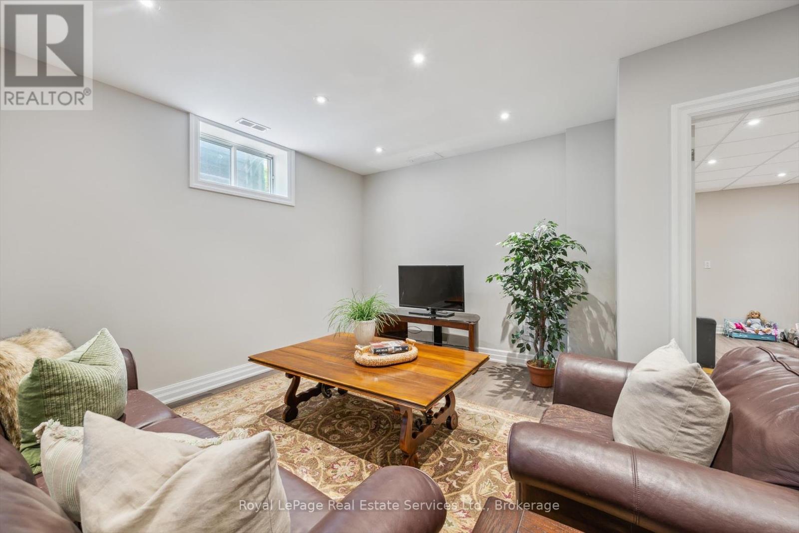 












480 CHARTWELL ROAD

,
Oakville (OO Old Oakville),




Ontario
L6J4A5

