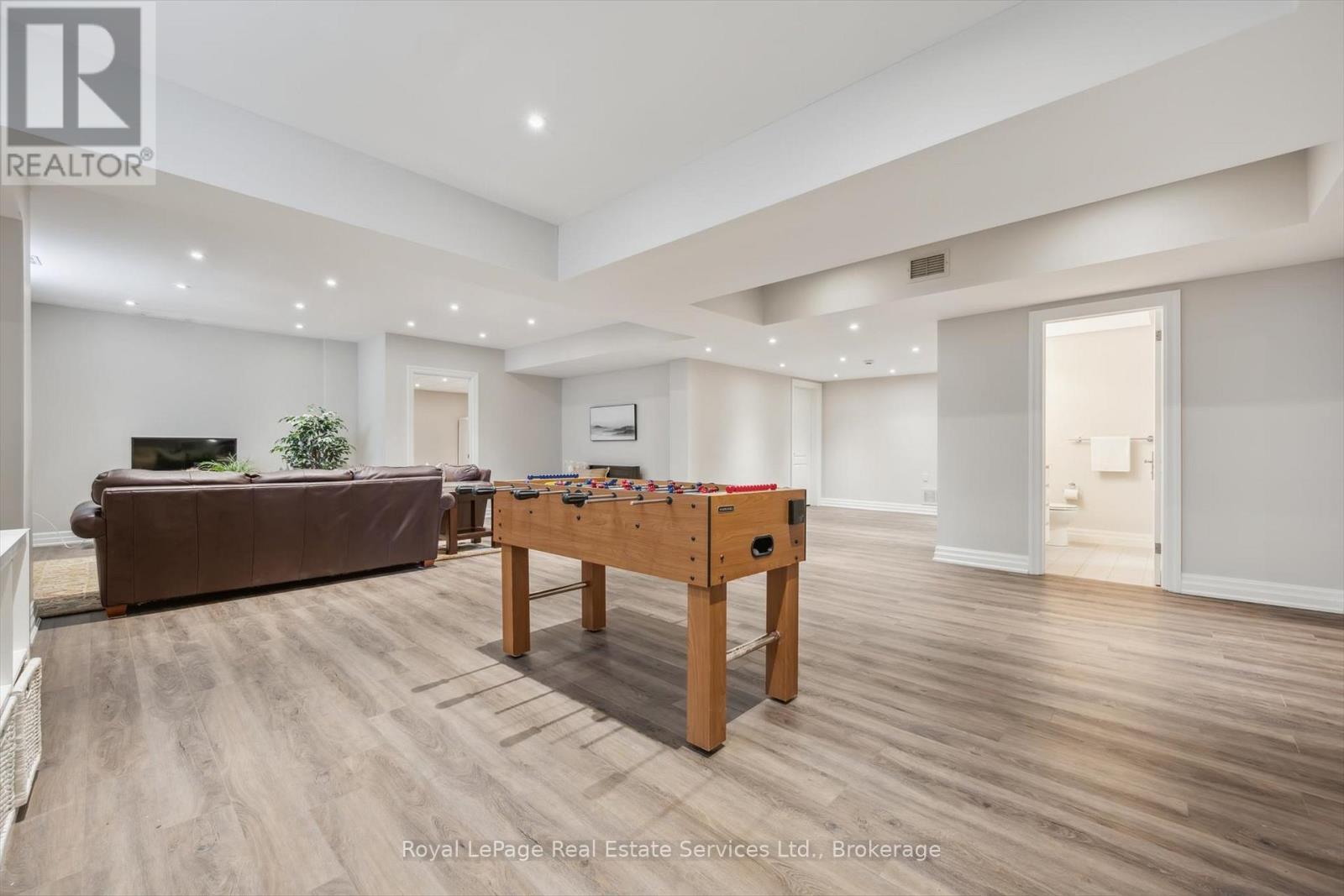 












480 CHARTWELL ROAD

,
Oakville (OO Old Oakville),




Ontario
L6J4A5

