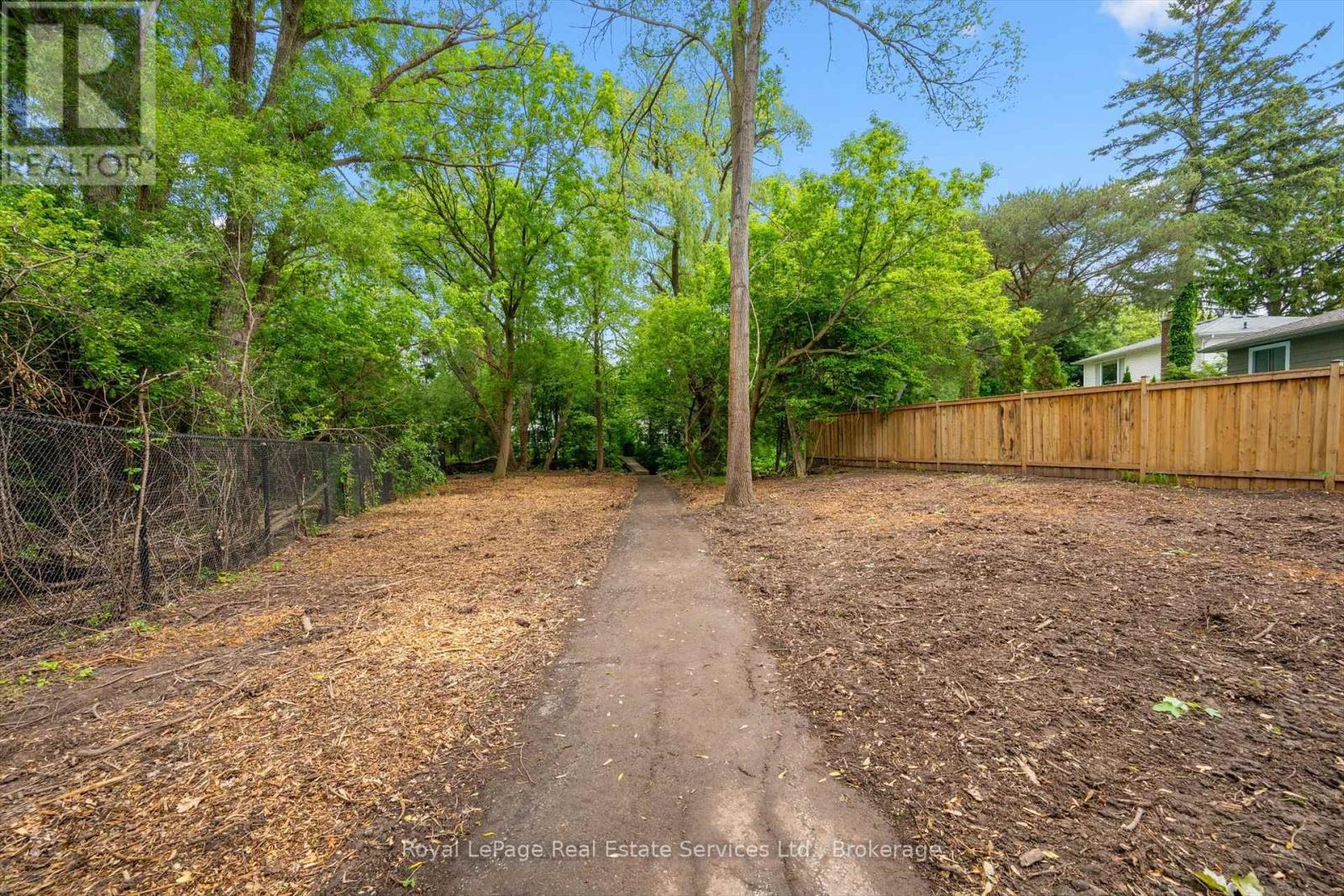 












480 CHARTWELL ROAD

,
Oakville (OO Old Oakville),




Ontario
L6J4A5

