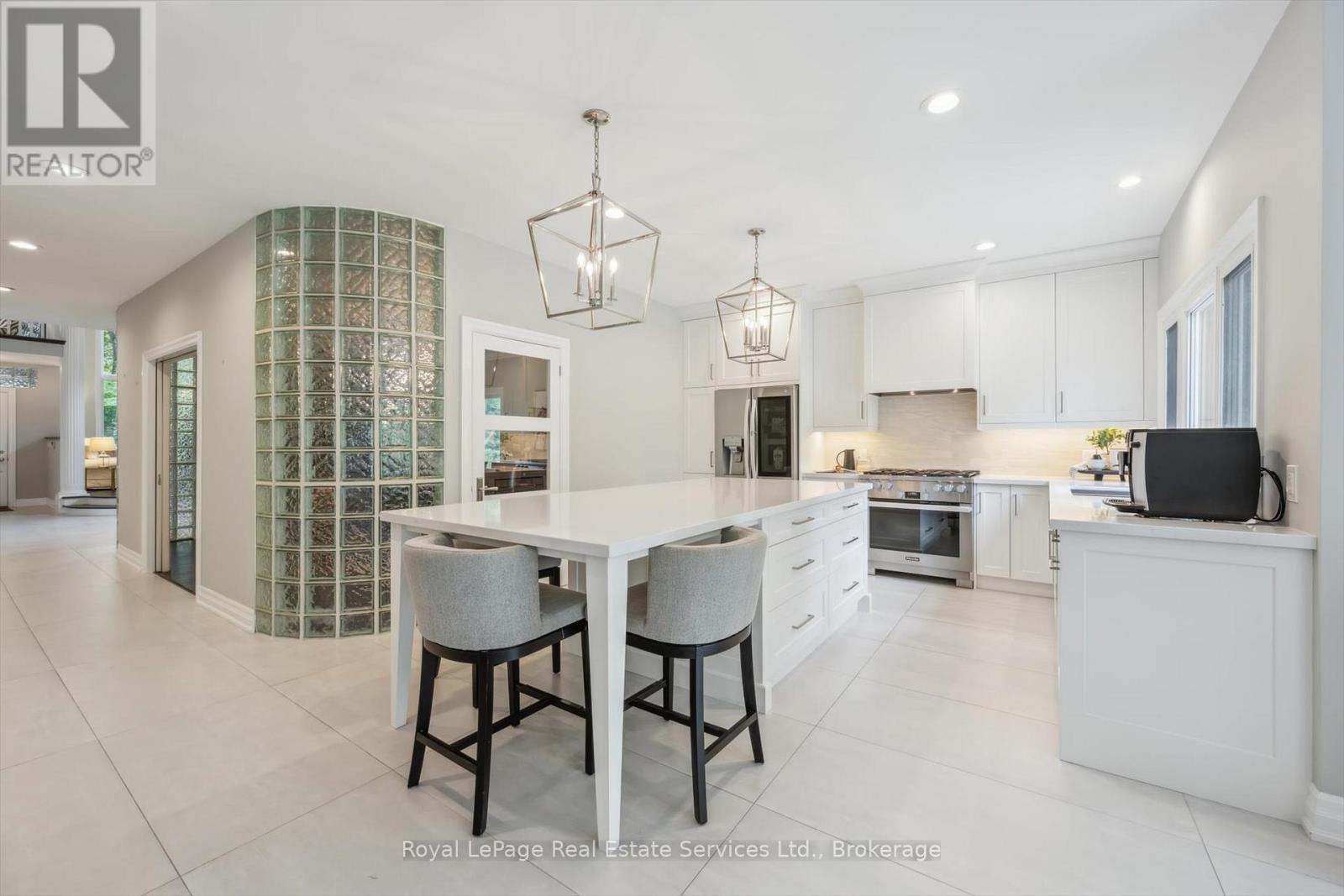 












480 CHARTWELL ROAD

,
Oakville (OO Old Oakville),




Ontario
L6J4A5

