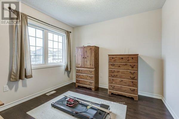












290 THOMAS PHILLIPS DRIVE

,
Aurora,




Ontario
L4G0T4

