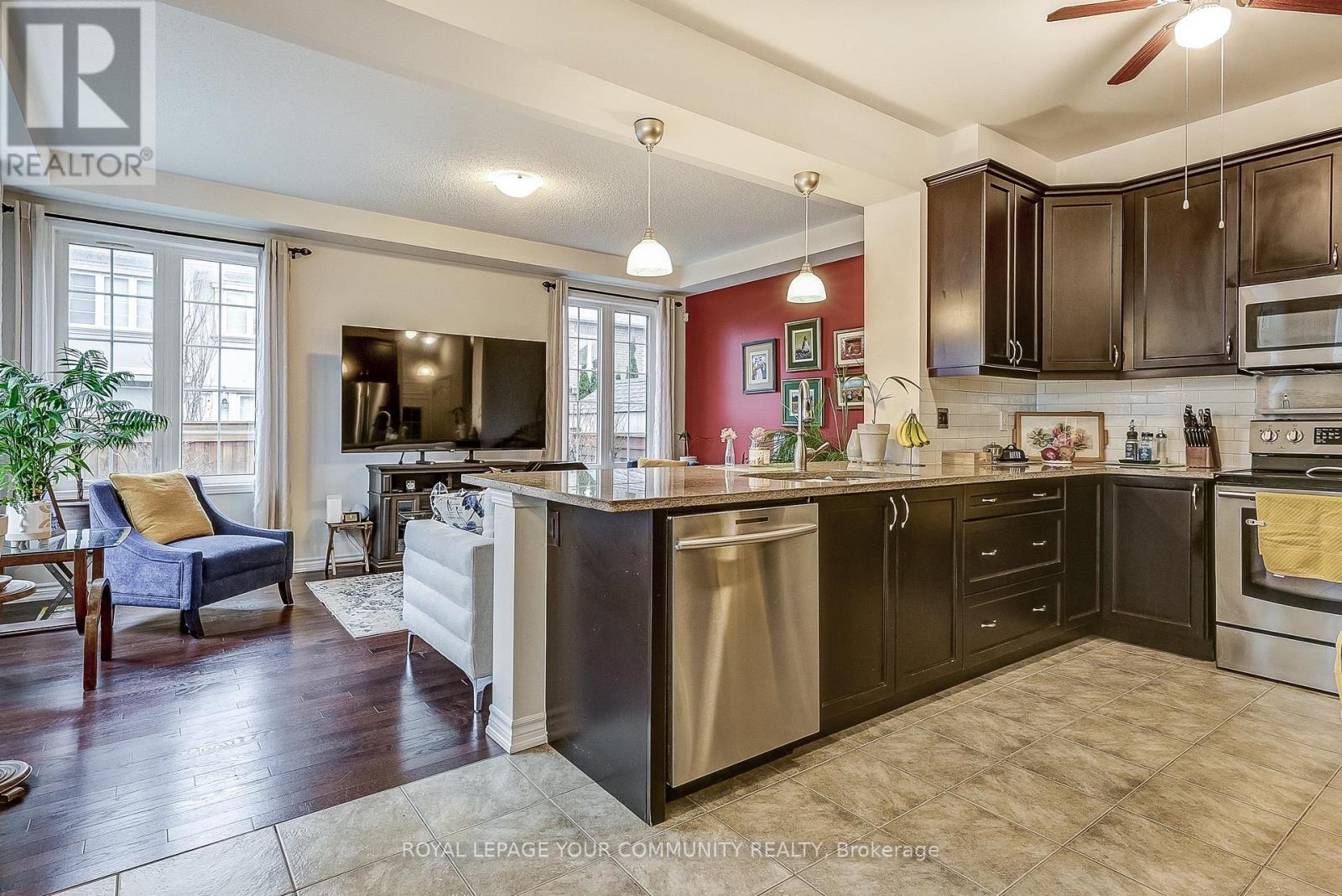 












290 THOMAS PHILLIPS DRIVE

,
Aurora,




Ontario
L4G0T4

