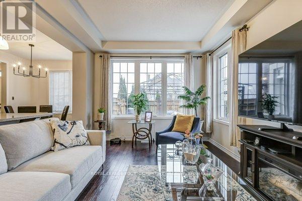 












290 THOMAS PHILLIPS DRIVE

,
Aurora,




Ontario
L4G0T4

