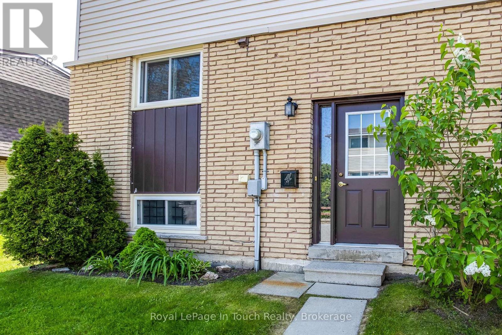 












4 - 233 INNISFIL STREET

,
Barrie (Allandale Centre),




Ontario
L4N3E9

