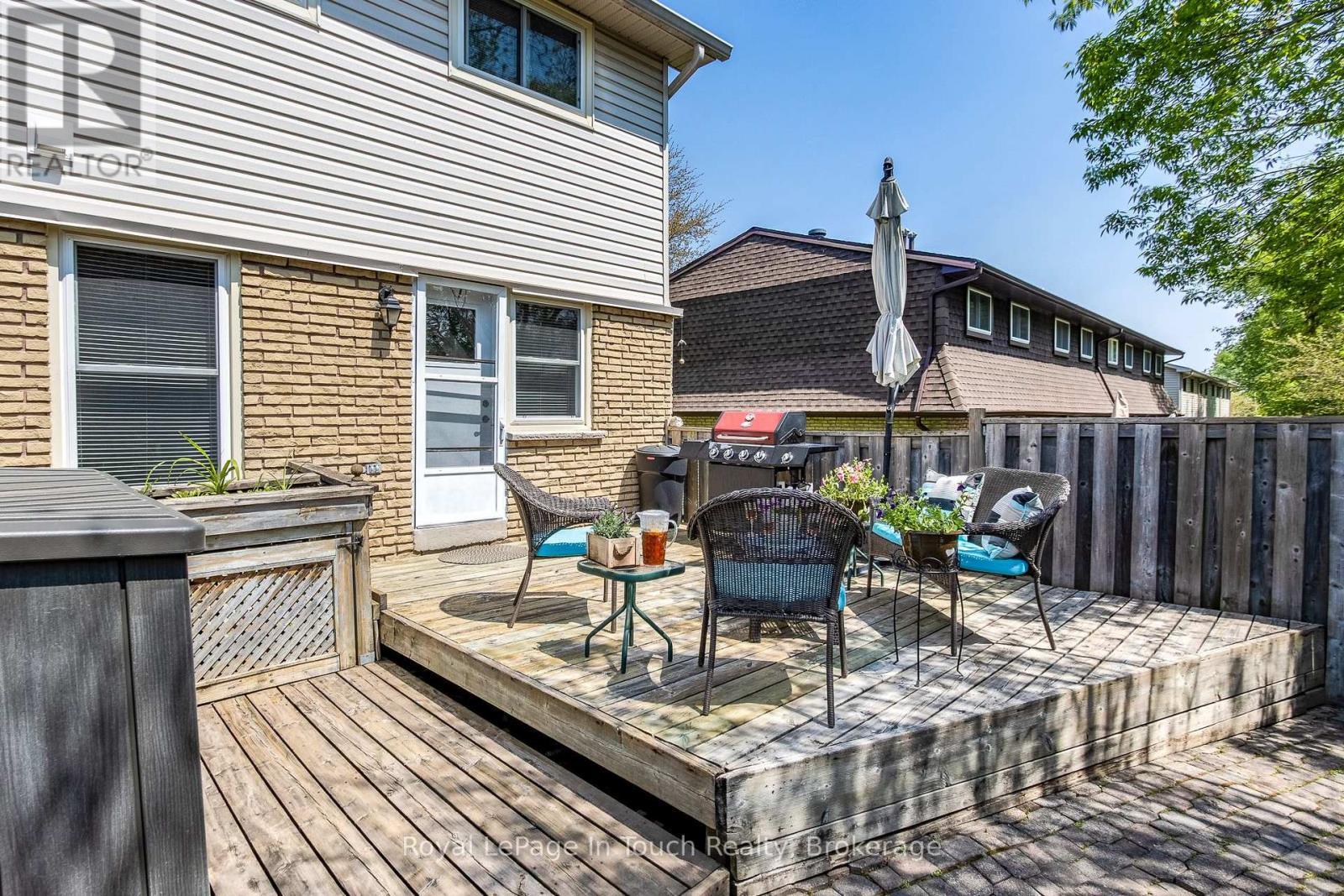 












4 - 233 INNISFIL STREET

,
Barrie (Allandale Centre),




Ontario
L4N3E9

