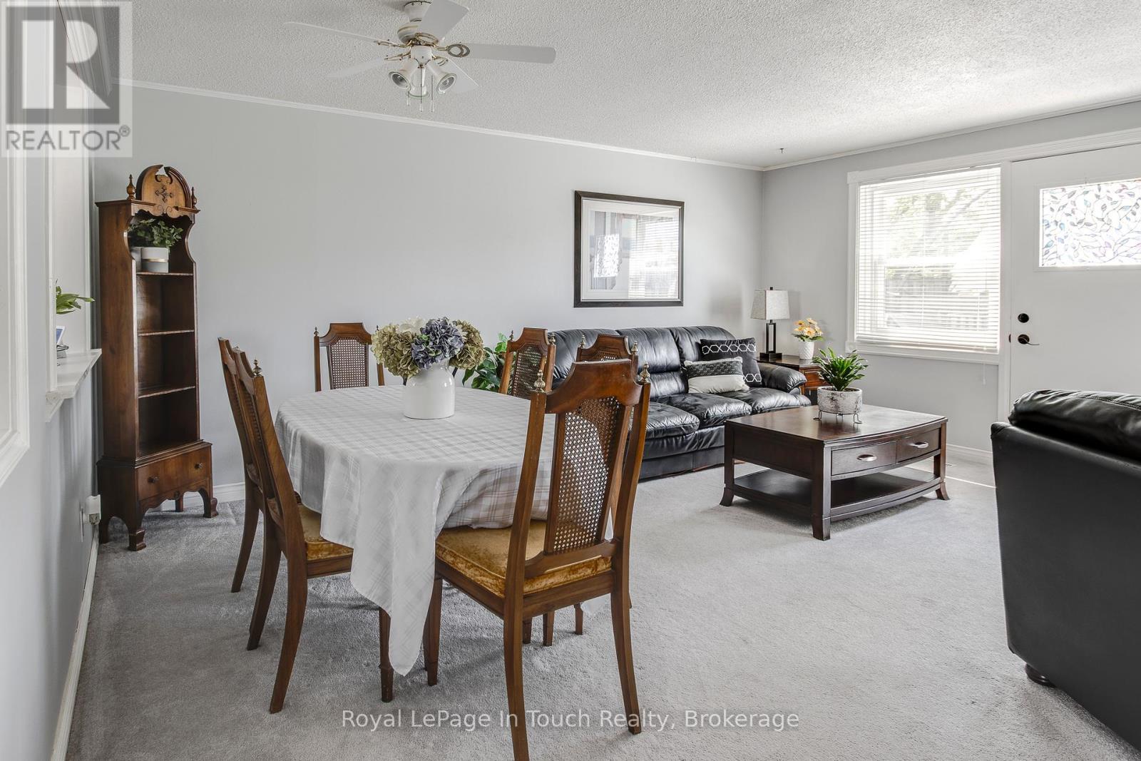 












4 - 233 INNISFIL STREET

,
Barrie (Allandale Centre),




Ontario
L4N3E9

