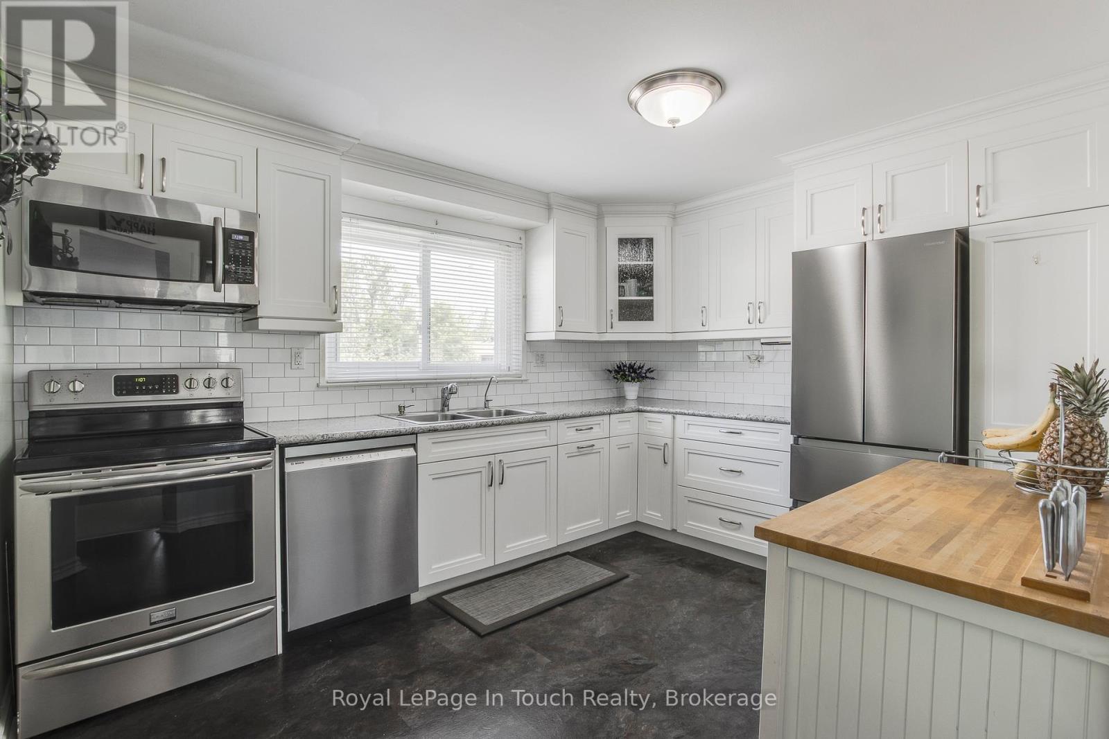 












4 - 233 INNISFIL STREET

,
Barrie (Allandale Centre),




Ontario
L4N3E9

