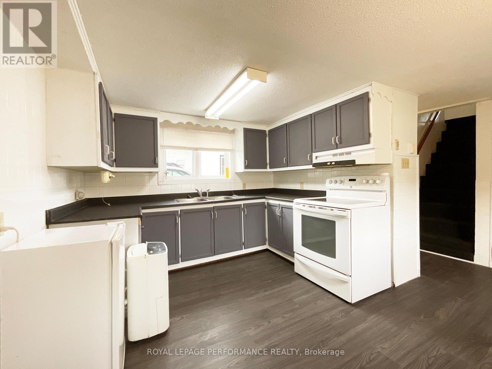 












427 CATHERINE STREET

,
Hawkesbury,




Ontario
K6A1Z8

