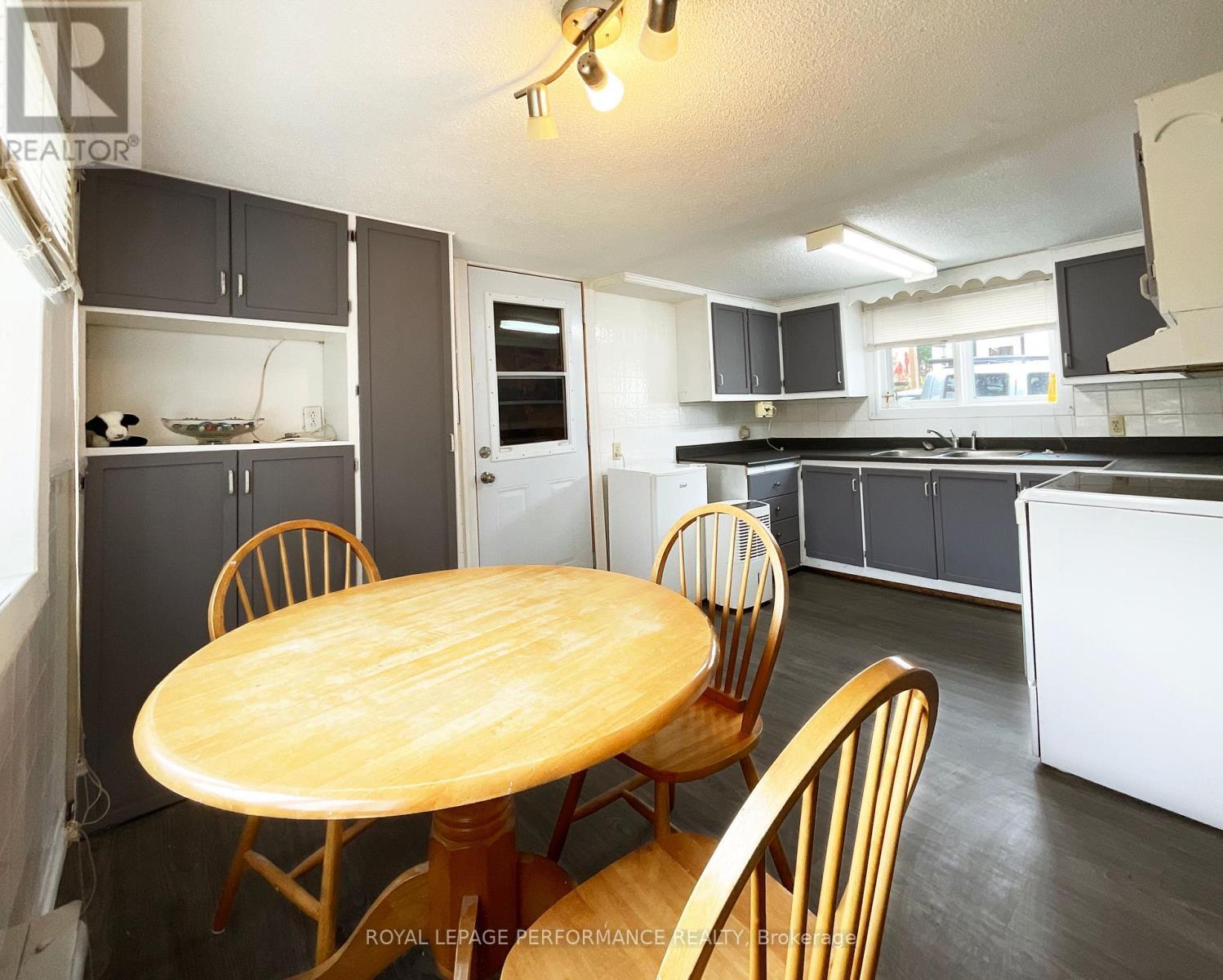 












427 CATHERINE STREET

,
Hawkesbury,




Ontario
K6A1Z8

