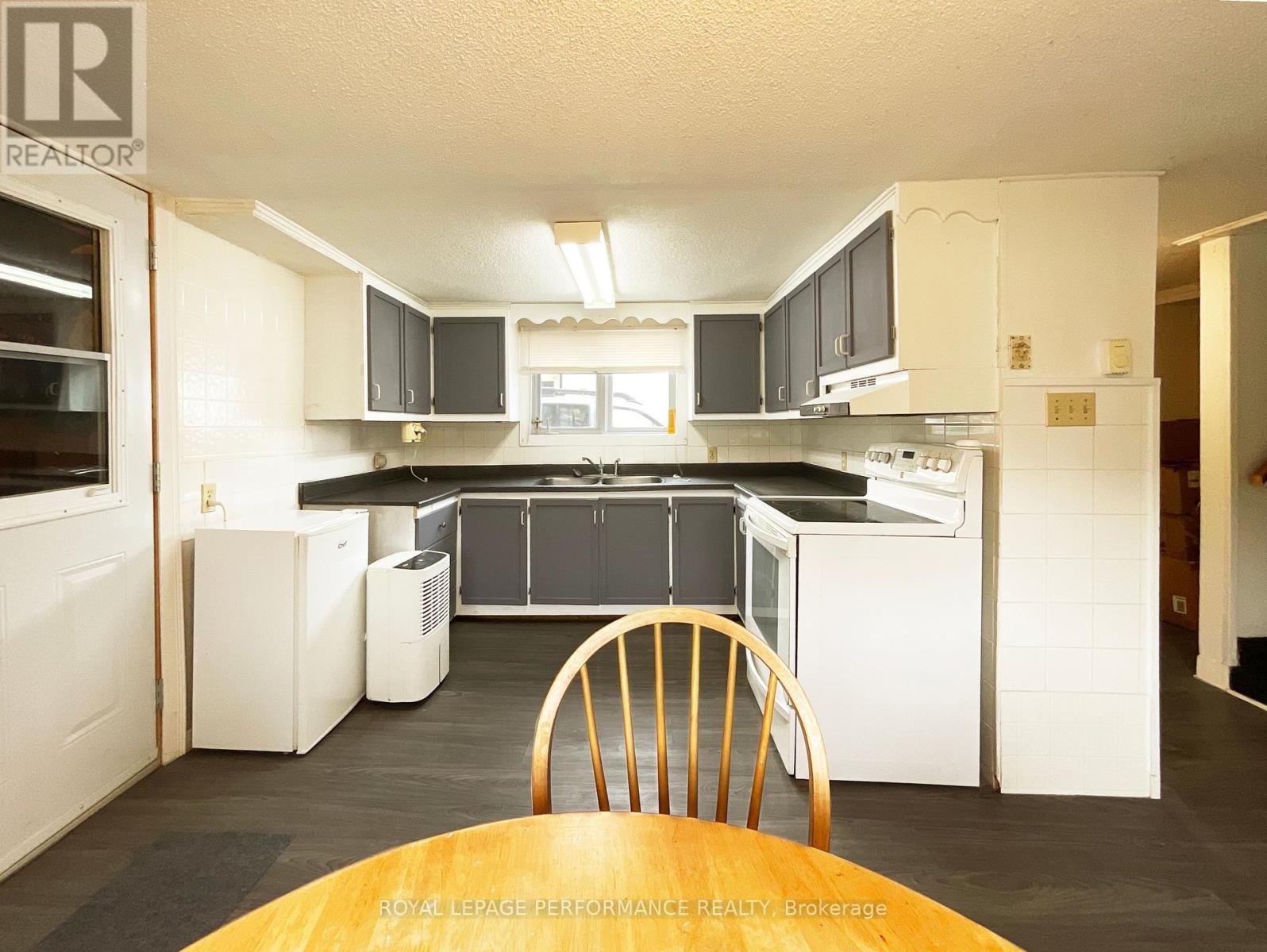 












427 CATHERINE STREET

,
Hawkesbury,




Ontario
K6A1Z8

