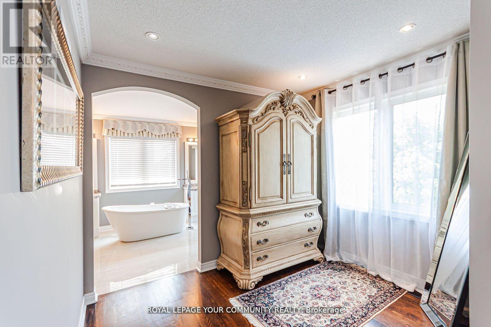 












60 PANTANO DRIVE

,
Vaughan,




Ontario
L4J0B2

