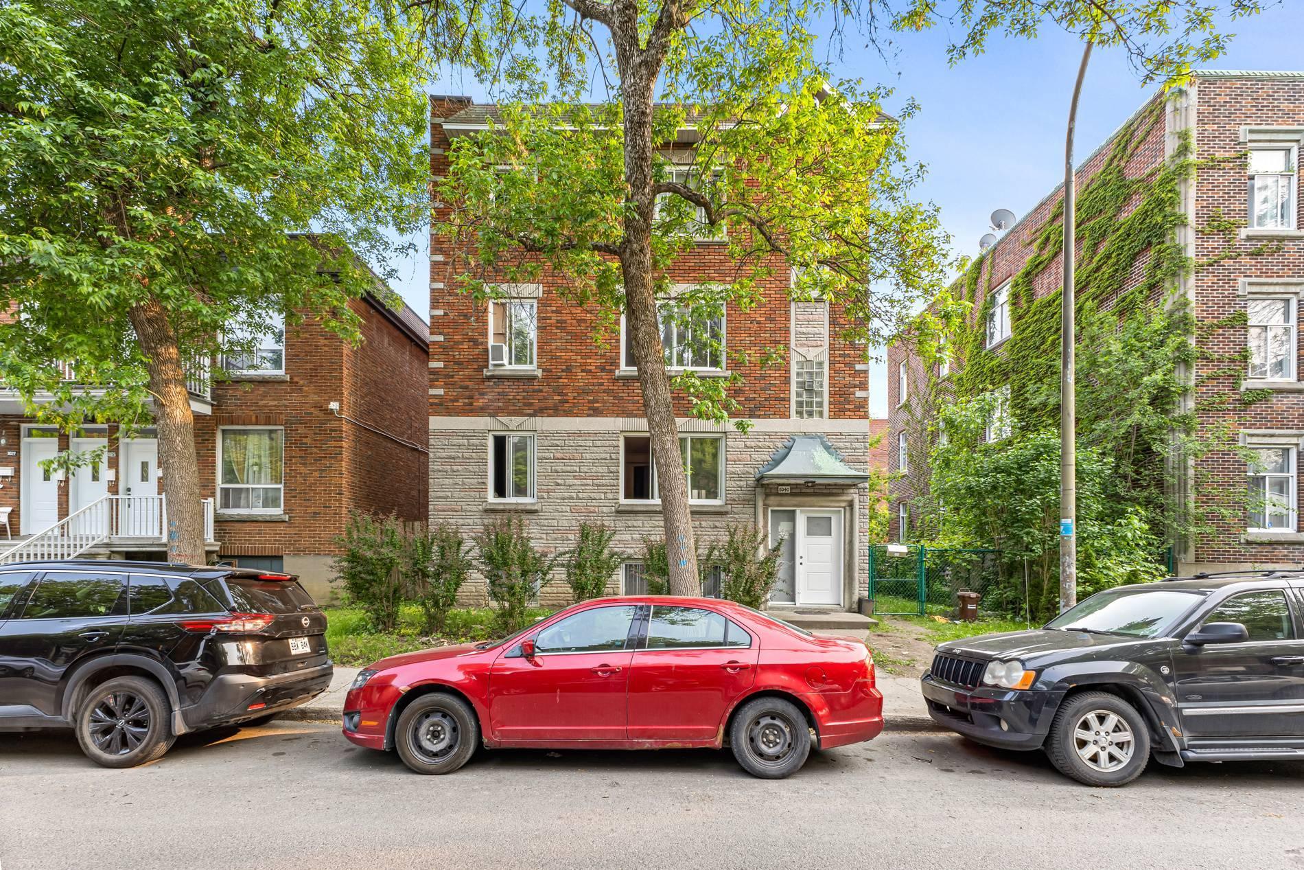 









8040


Av. Bloomfield

,
Montréal (Villeray/Saint-Michel/Parc-Extension),




QC
H3N2H6

