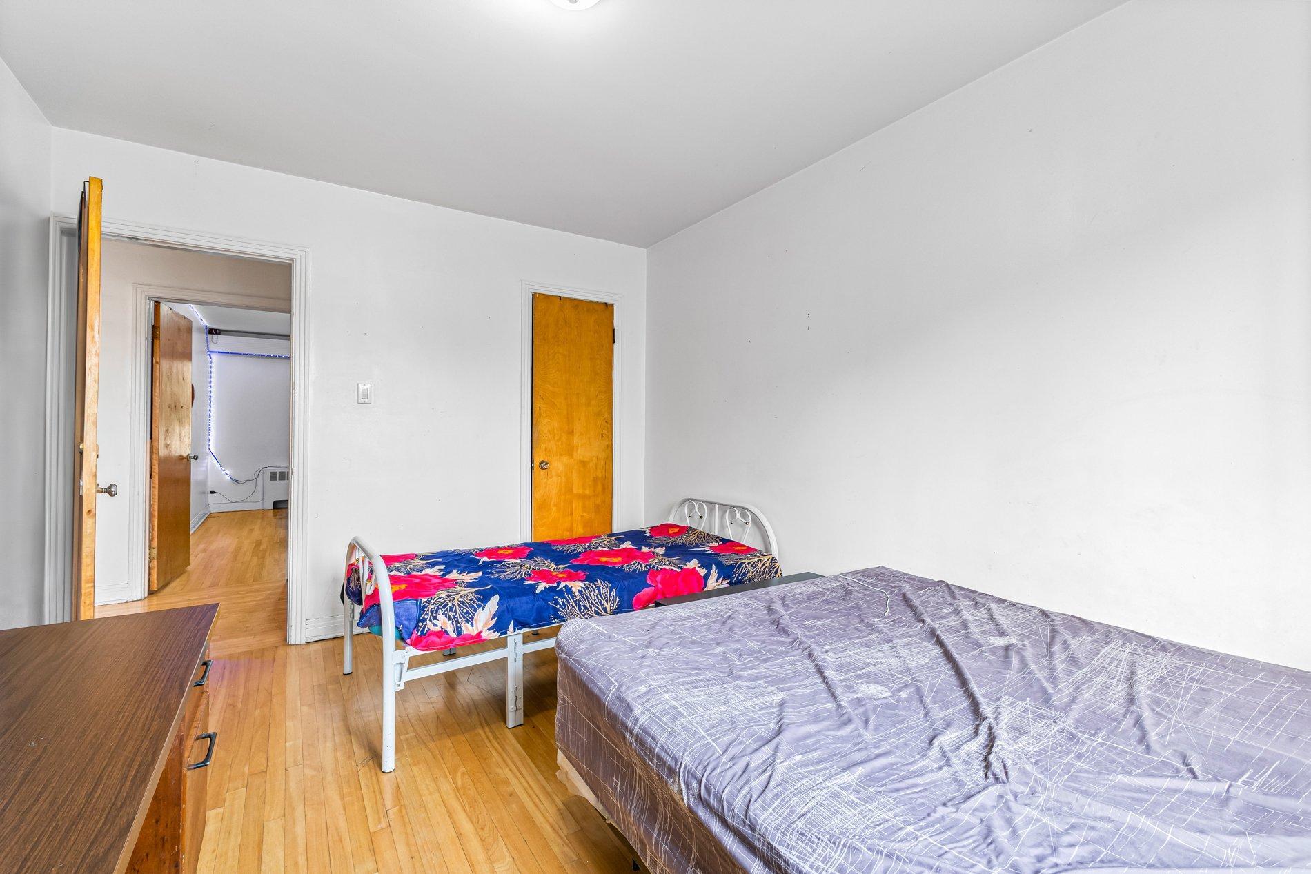 









8040


Av. Bloomfield

,
Montréal (Villeray/Saint-Michel/Parc-Extension),




QC
H3N2H6

