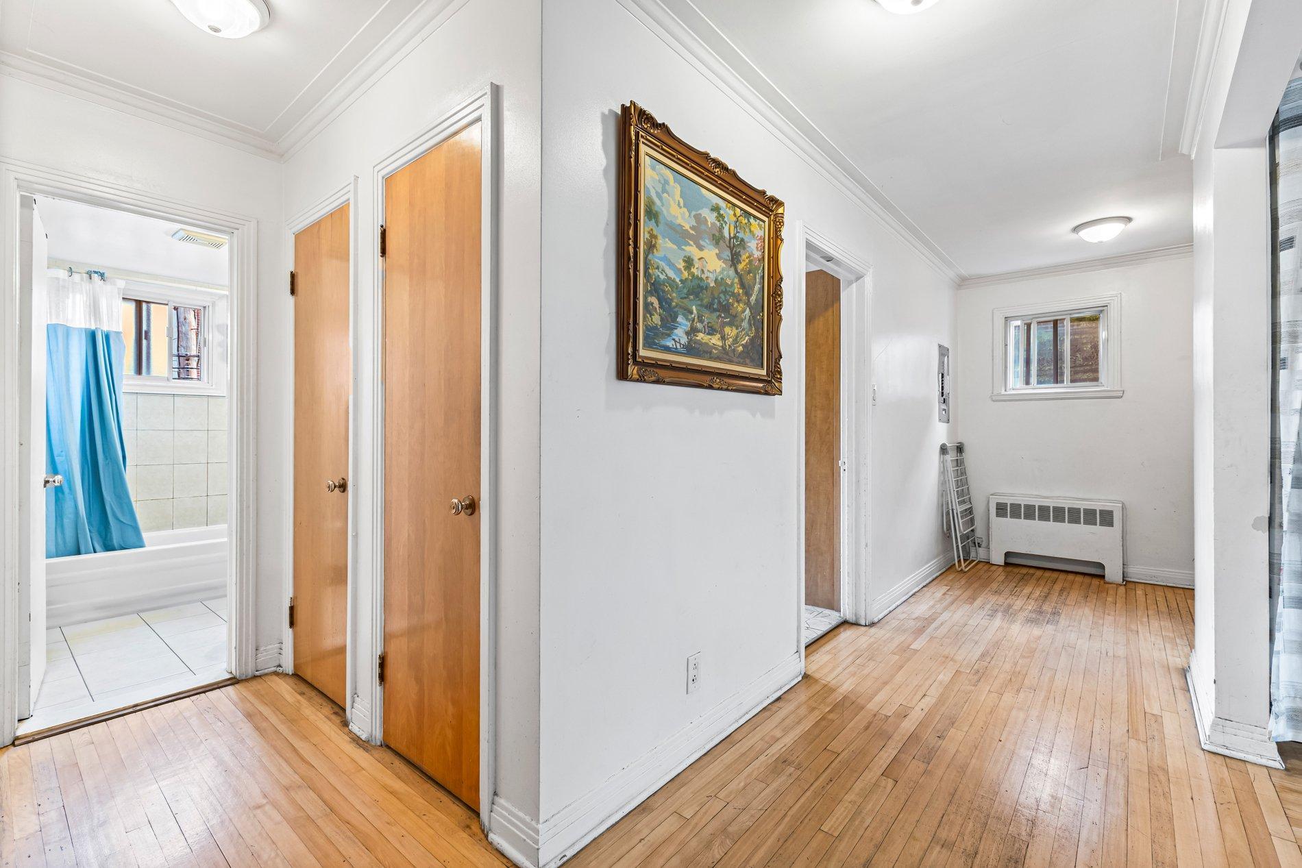 









8040


Av. Bloomfield

,
Montréal (Villeray/Saint-Michel/Parc-Extension),




QC
H3N2H6


