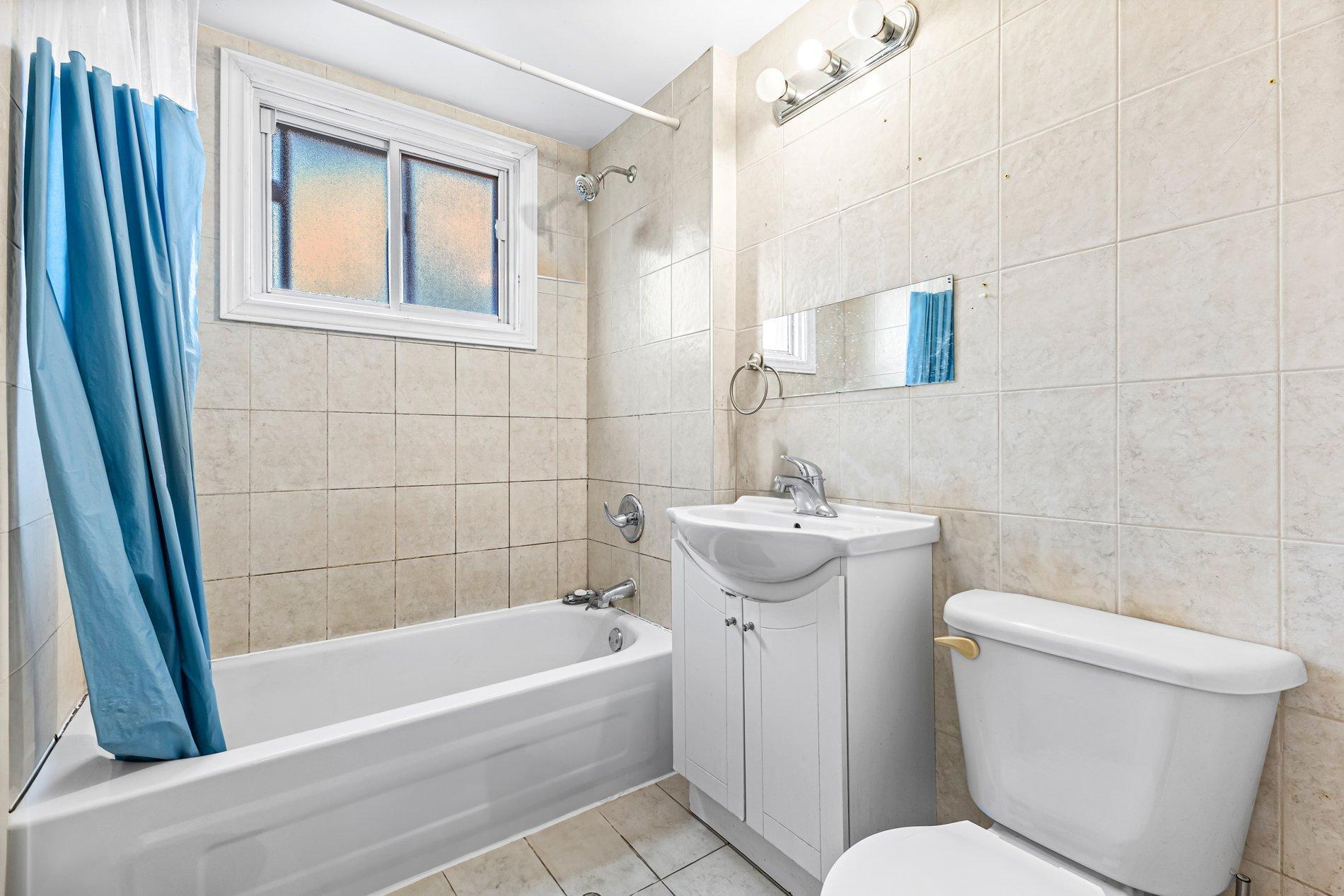 









8040


Av. Bloomfield

,
Montréal (Villeray/Saint-Michel/Parc-Extension),




QC
H3N2H6

