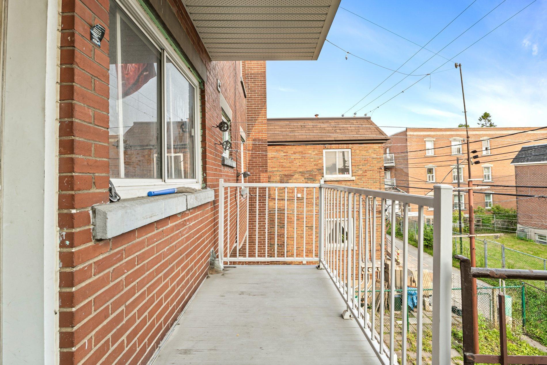 









8040


Av. Bloomfield

,
Montréal (Villeray/Saint-Michel/Parc-Extension),




QC
H3N2H6

