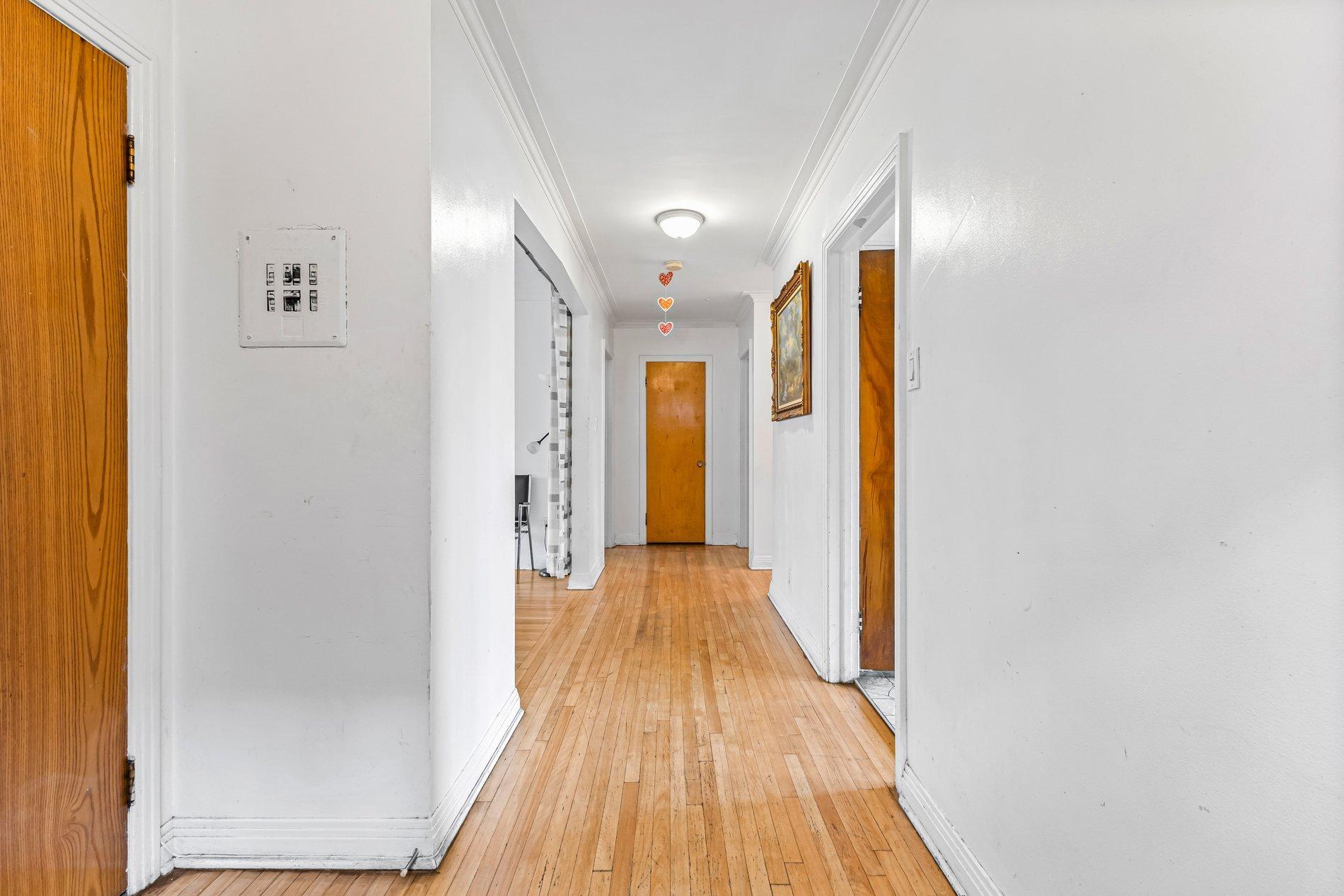









8040


Av. Bloomfield

,
Montréal (Villeray/Saint-Michel/Parc-Extension),




QC
H3N2H6

