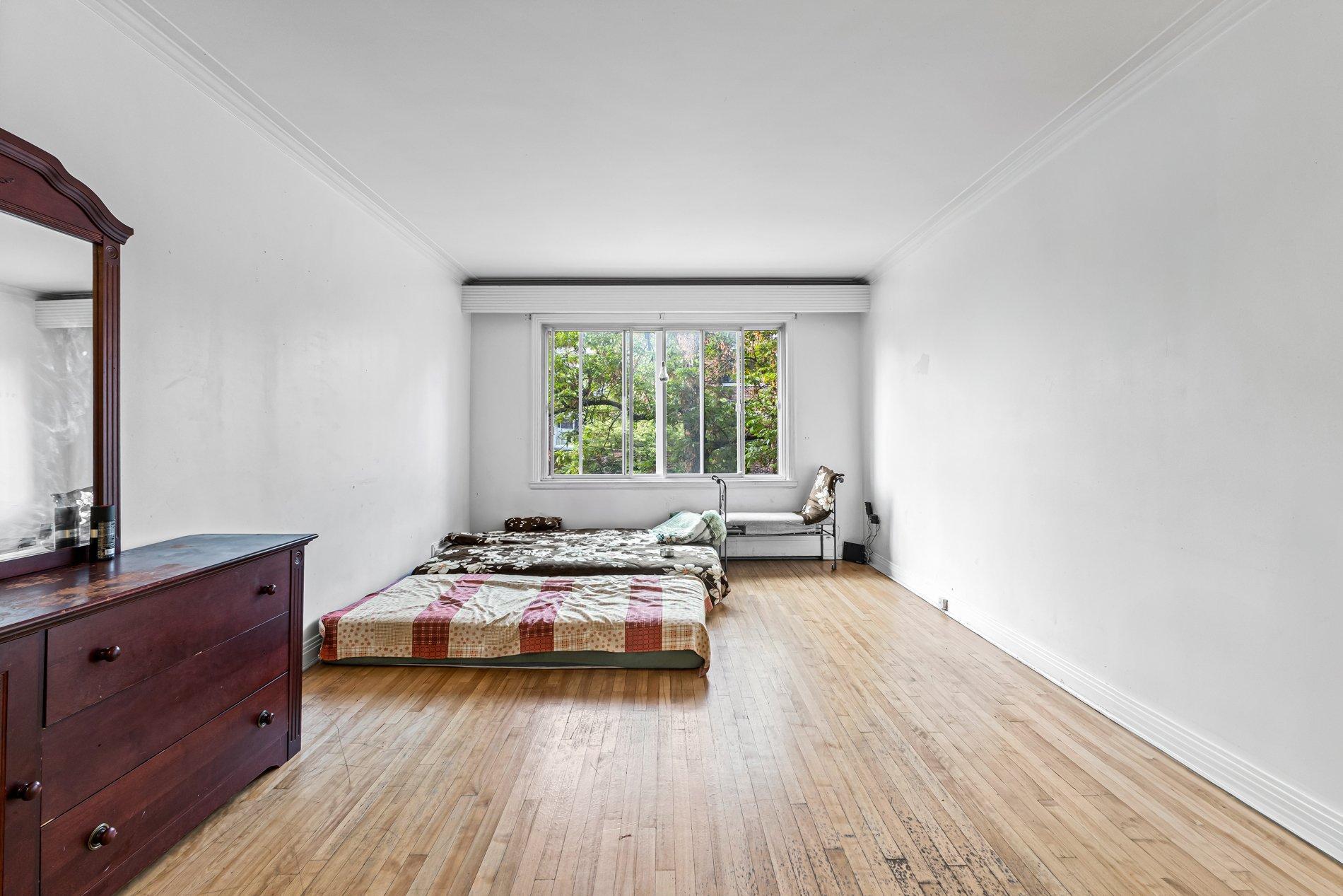 









8040


Av. Bloomfield

,
Montréal (Villeray/Saint-Michel/Parc-Extension),




QC
H3N2H6

