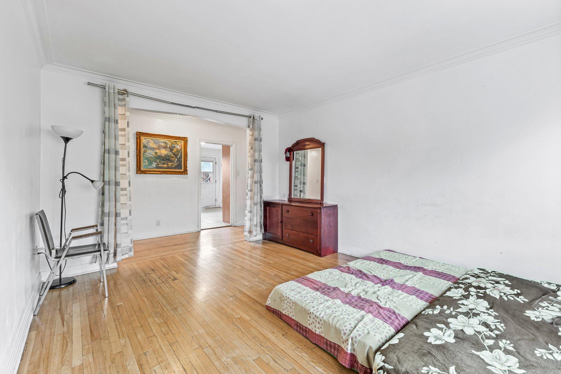 









8040


Av. Bloomfield

,
Montréal (Villeray/Saint-Michel/Parc-Extension),




QC
H3N2H6

