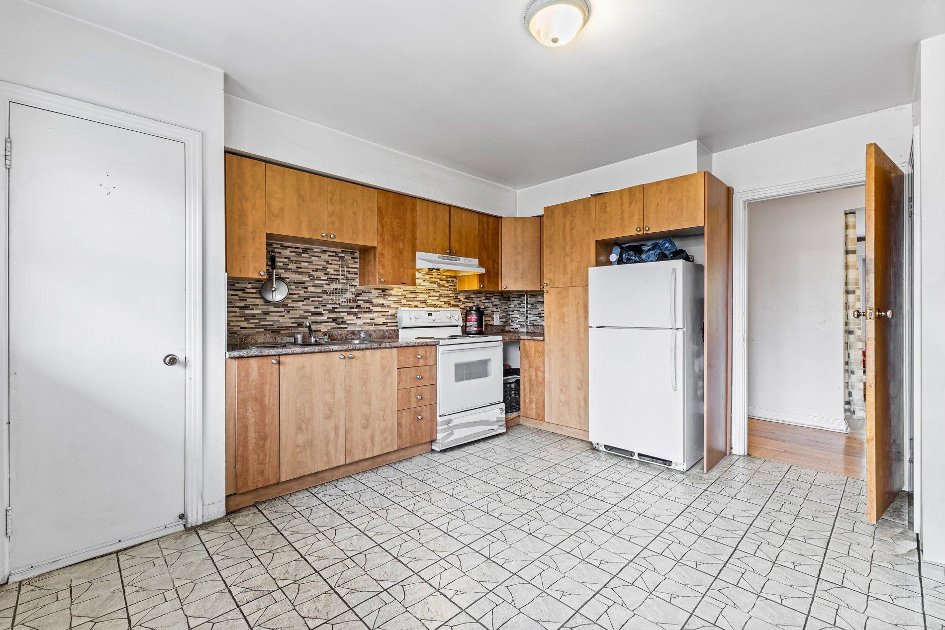 









8040


Av. Bloomfield

,
Montréal (Villeray/Saint-Michel/Parc-Extension),




QC
H3N2H6

