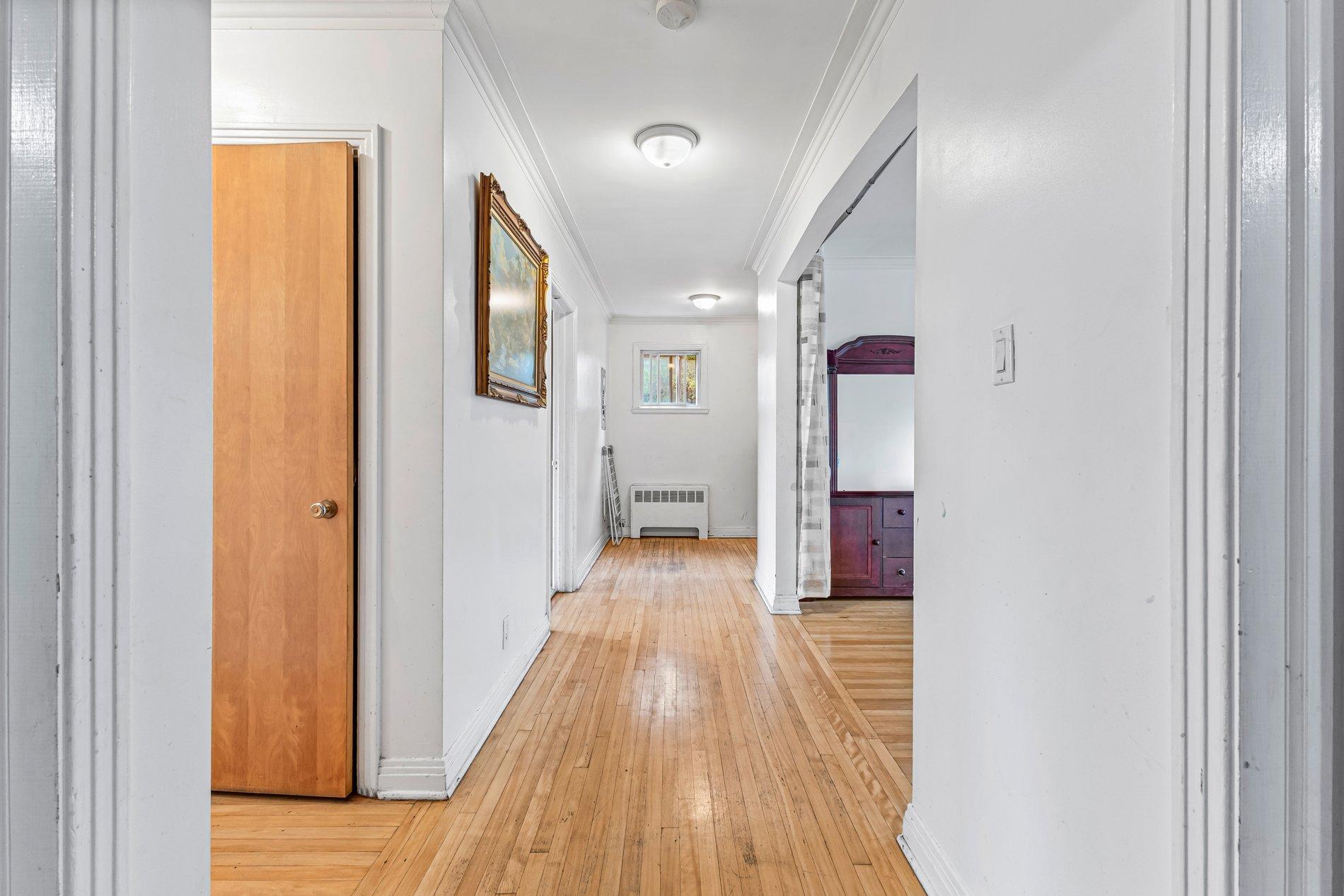 









8040


Av. Bloomfield

,
Montréal (Villeray/Saint-Michel/Parc-Extension),




QC
H3N2H6

