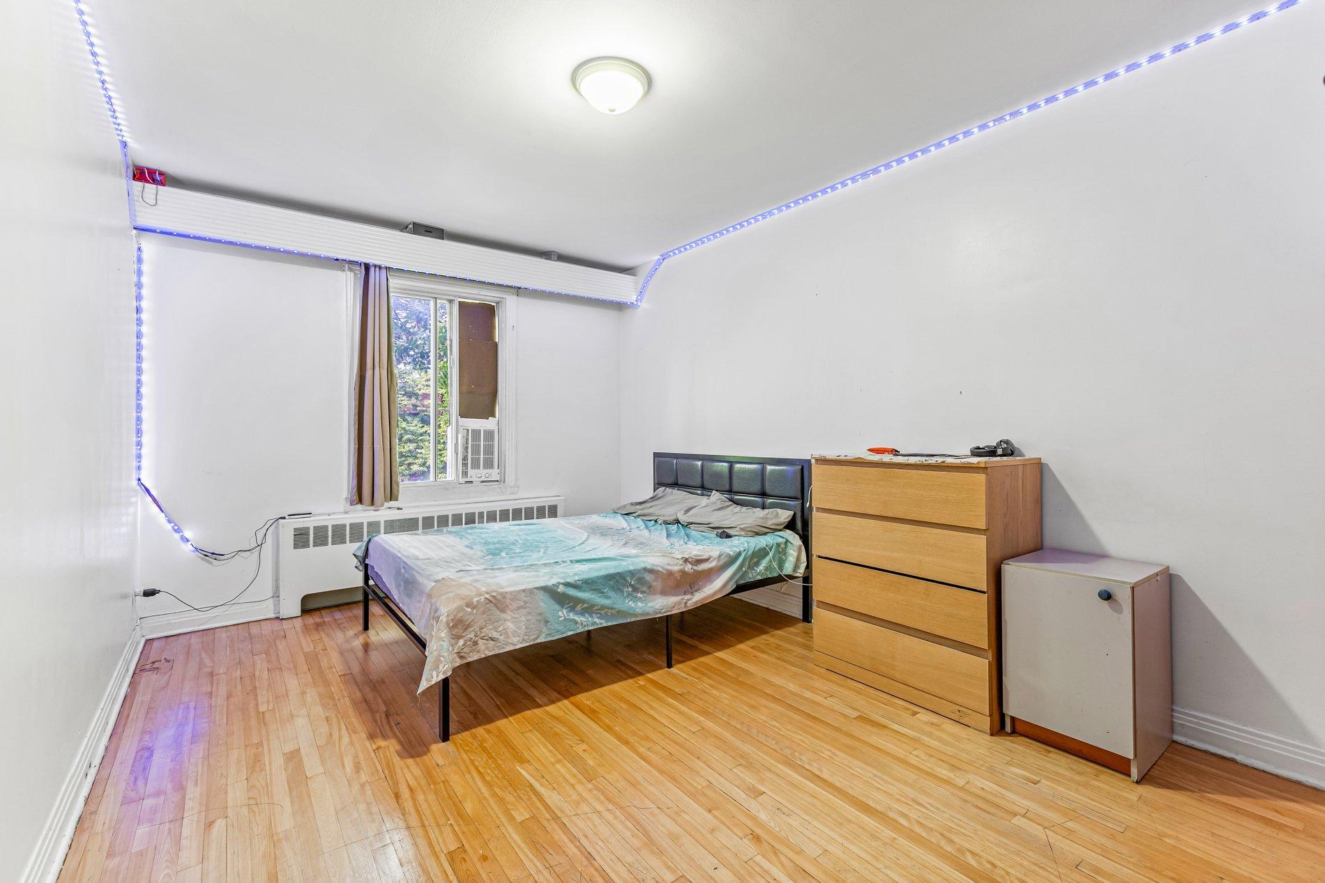 









8040


Av. Bloomfield

,
Montréal (Villeray/Saint-Michel/Parc-Extension),




QC
H3N2H6

