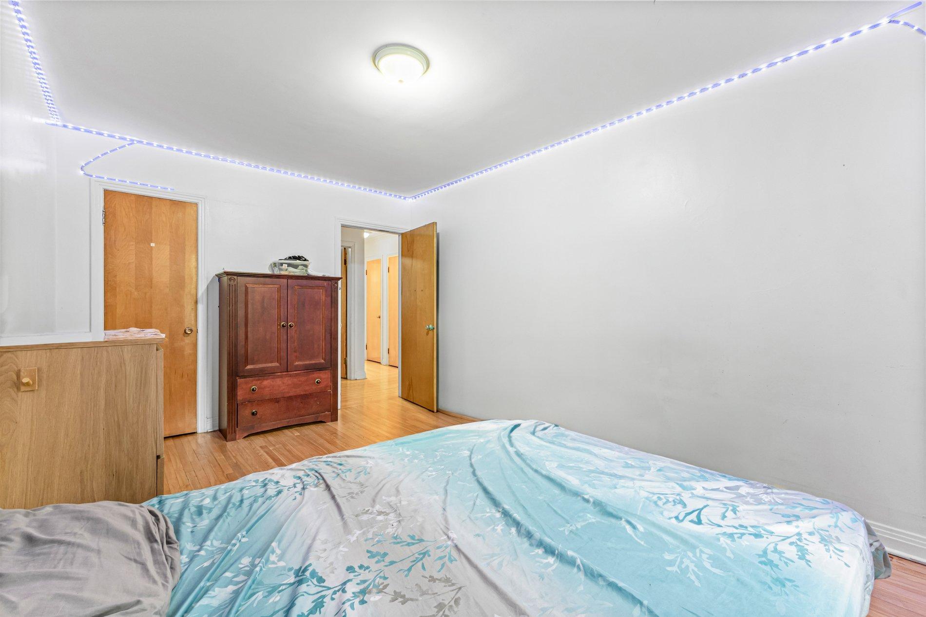 









8040


Av. Bloomfield

,
Montréal (Villeray/Saint-Michel/Parc-Extension),




QC
H3N2H6

