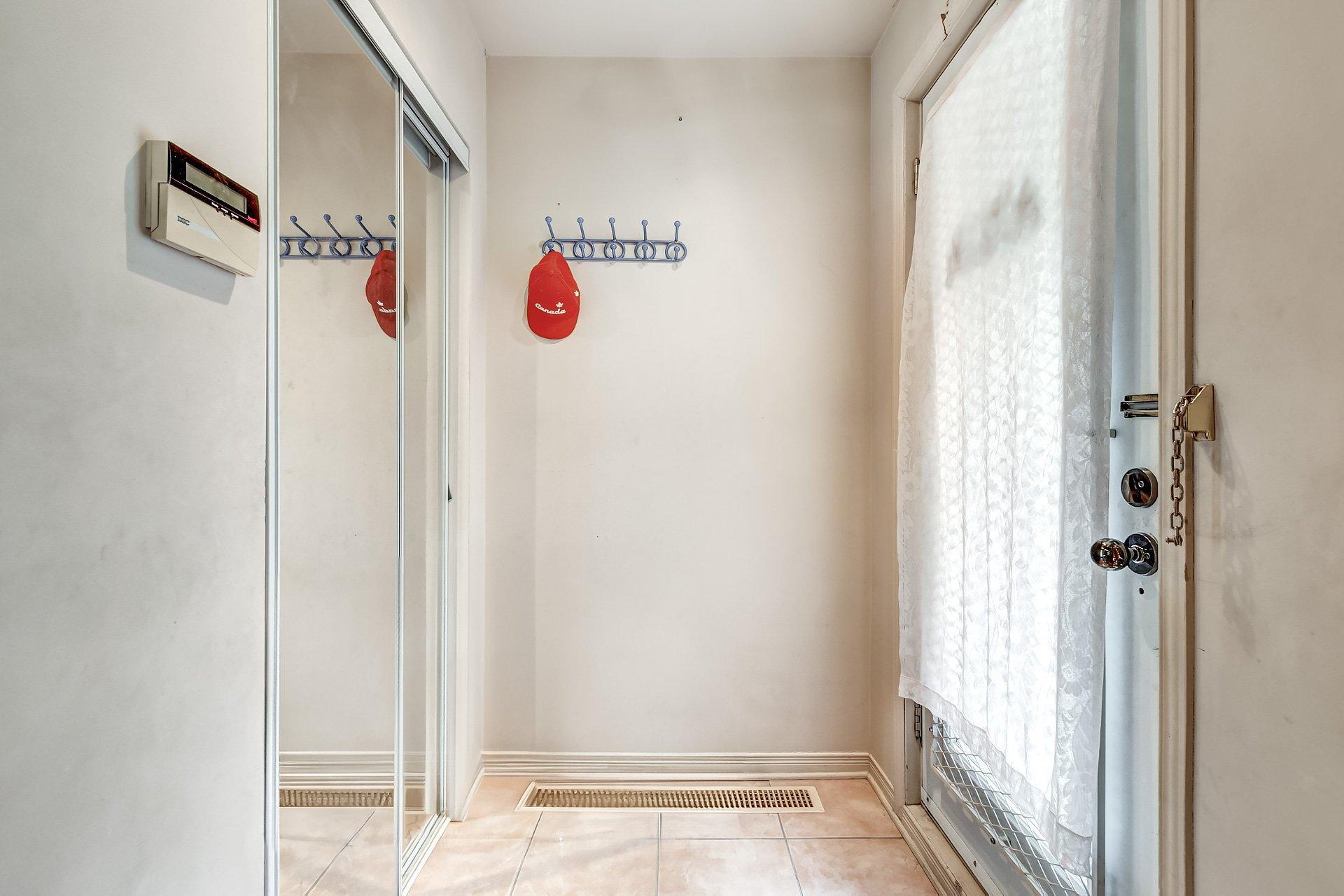 









3756


Ch. de la Côte-de-Liesse

,
Mont-Royal,




QC
H4N2P5

