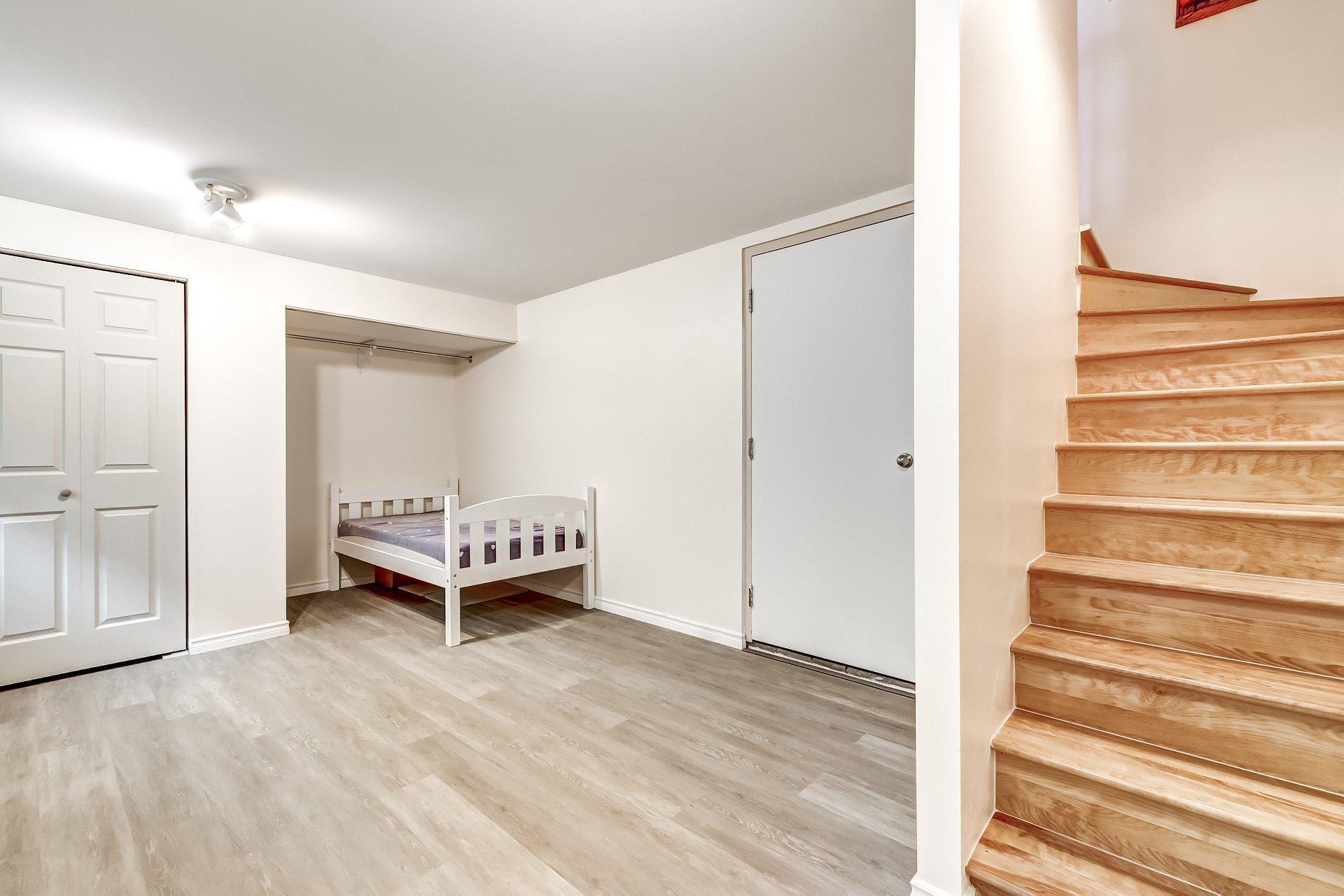









3756


Ch. de la Côte-de-Liesse

,
Mont-Royal,




QC
H4N2P5

