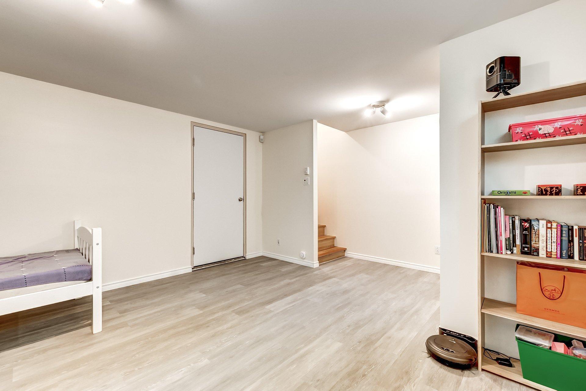 









3756


Ch. de la Côte-de-Liesse

,
Mont-Royal,




QC
H4N2P5

