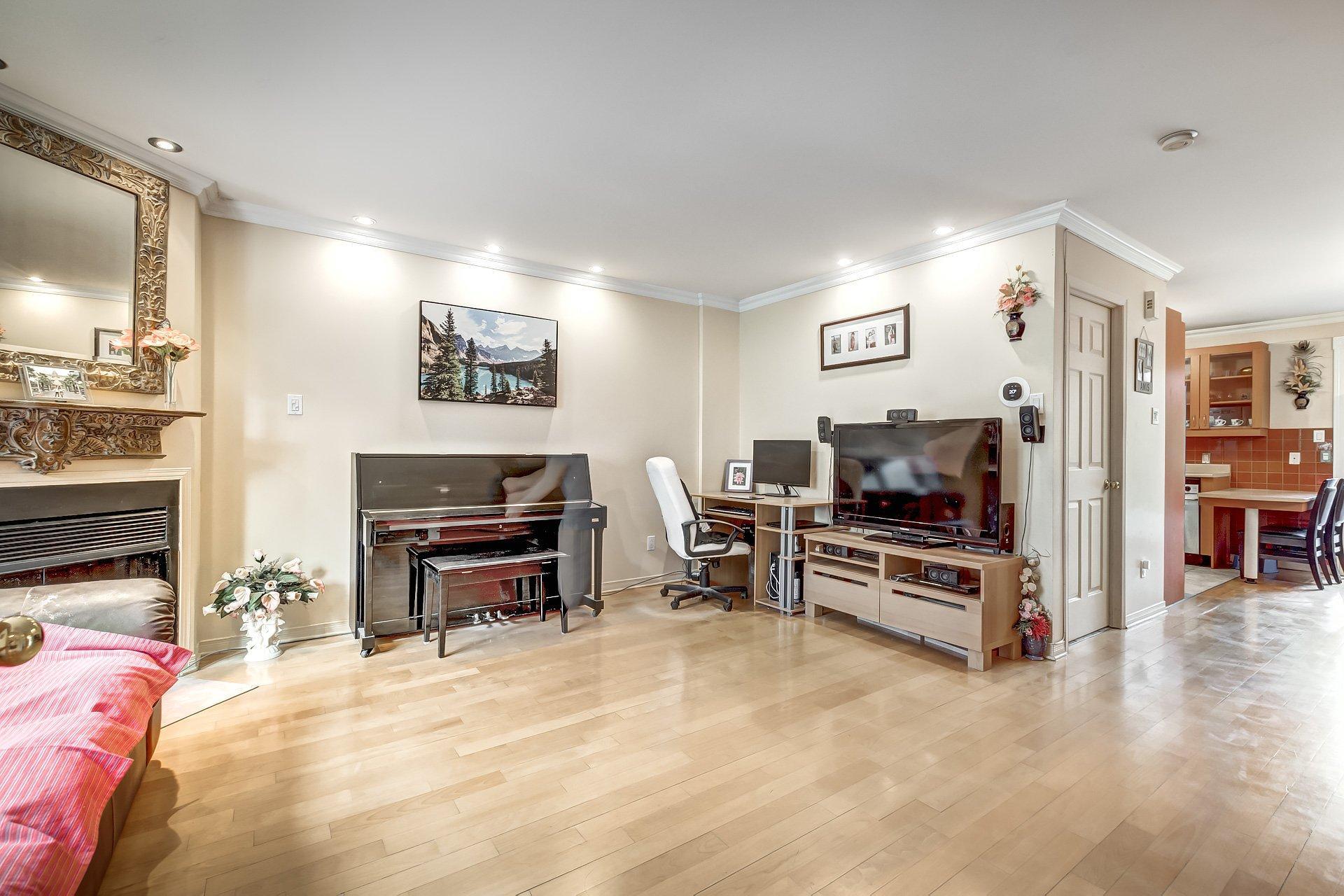 









3756


Ch. de la Côte-de-Liesse

,
Mont-Royal,




QC
H4N2P5

