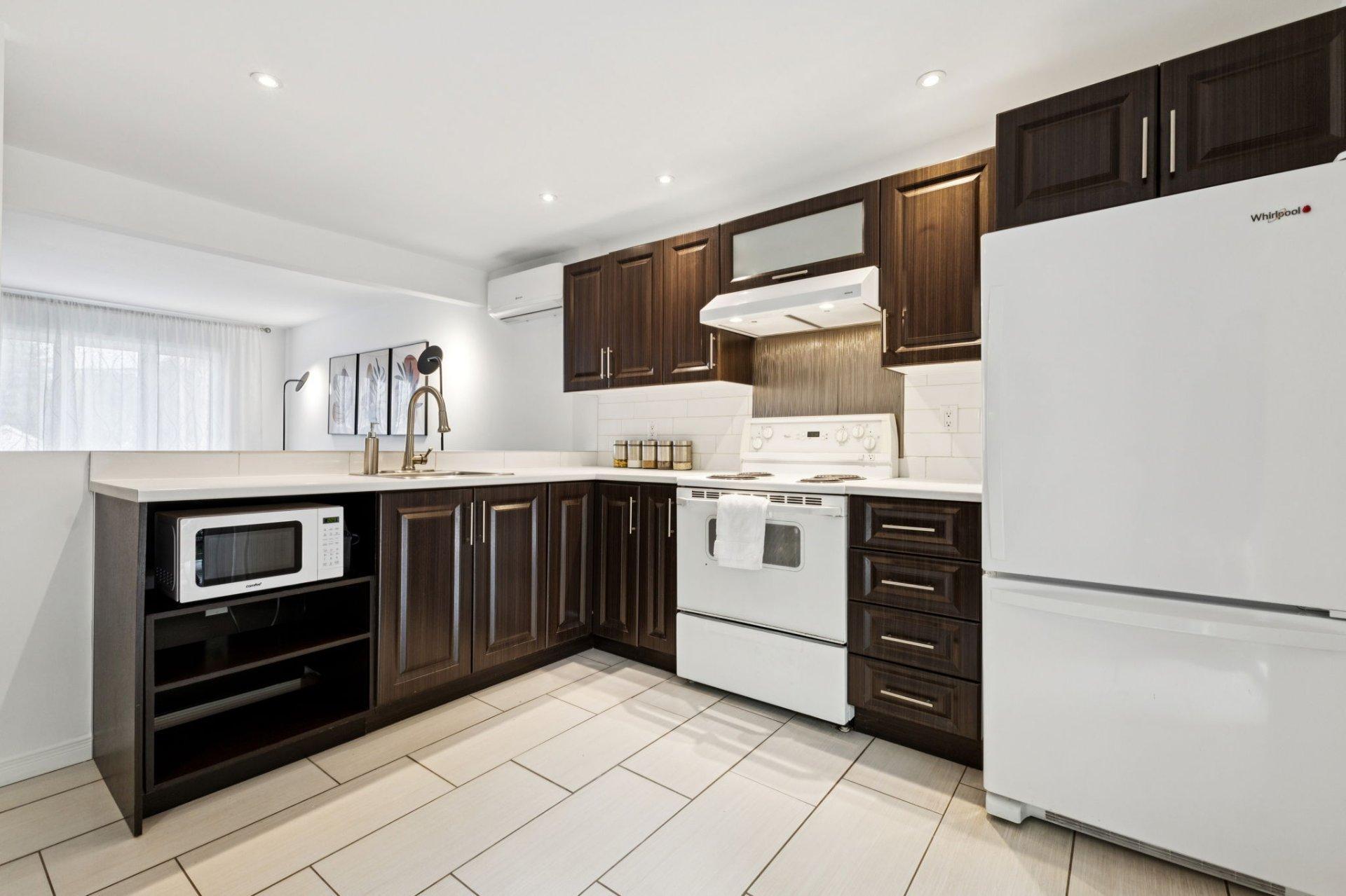 









15


Rue Larose

,
Gatineau (Hull),




QC
J8Y4X9

