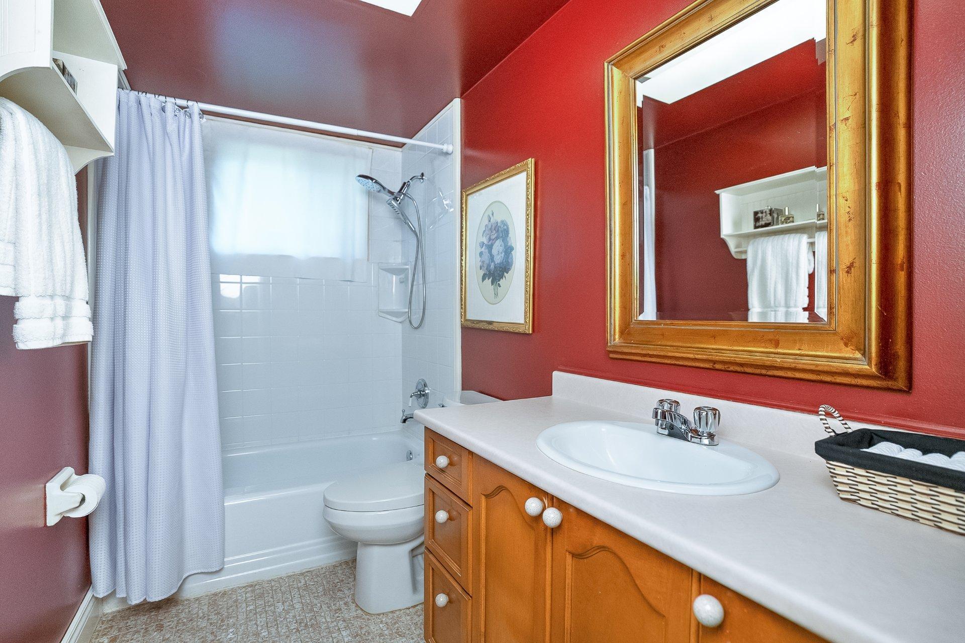 









200


Rue Beacon

,
Kirkland,




QC
H9J2G1

