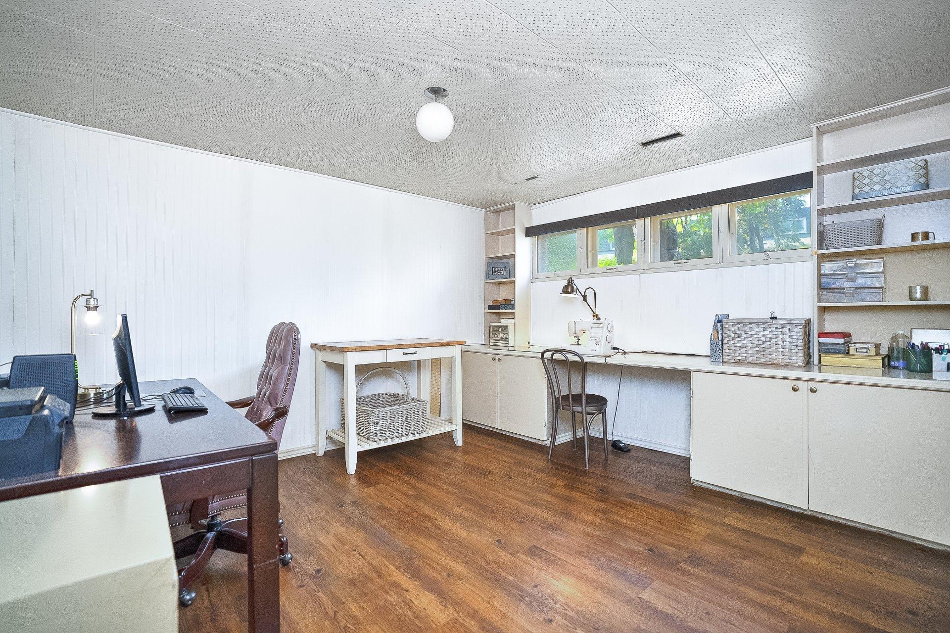 









200


Rue Beacon

,
Kirkland,




QC
H9J2G1

