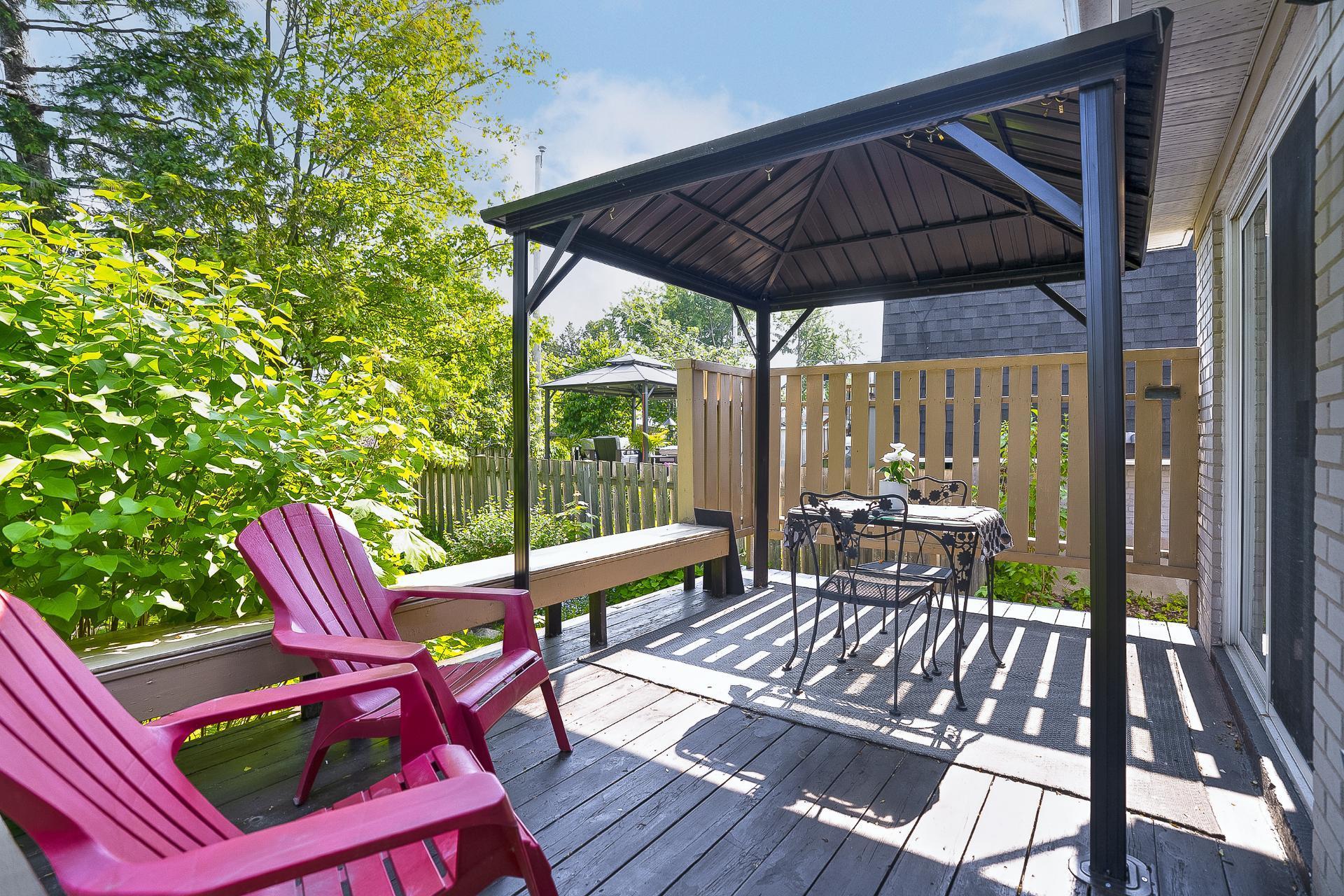 









200


Rue Beacon

,
Kirkland,




QC
H9J2G1

